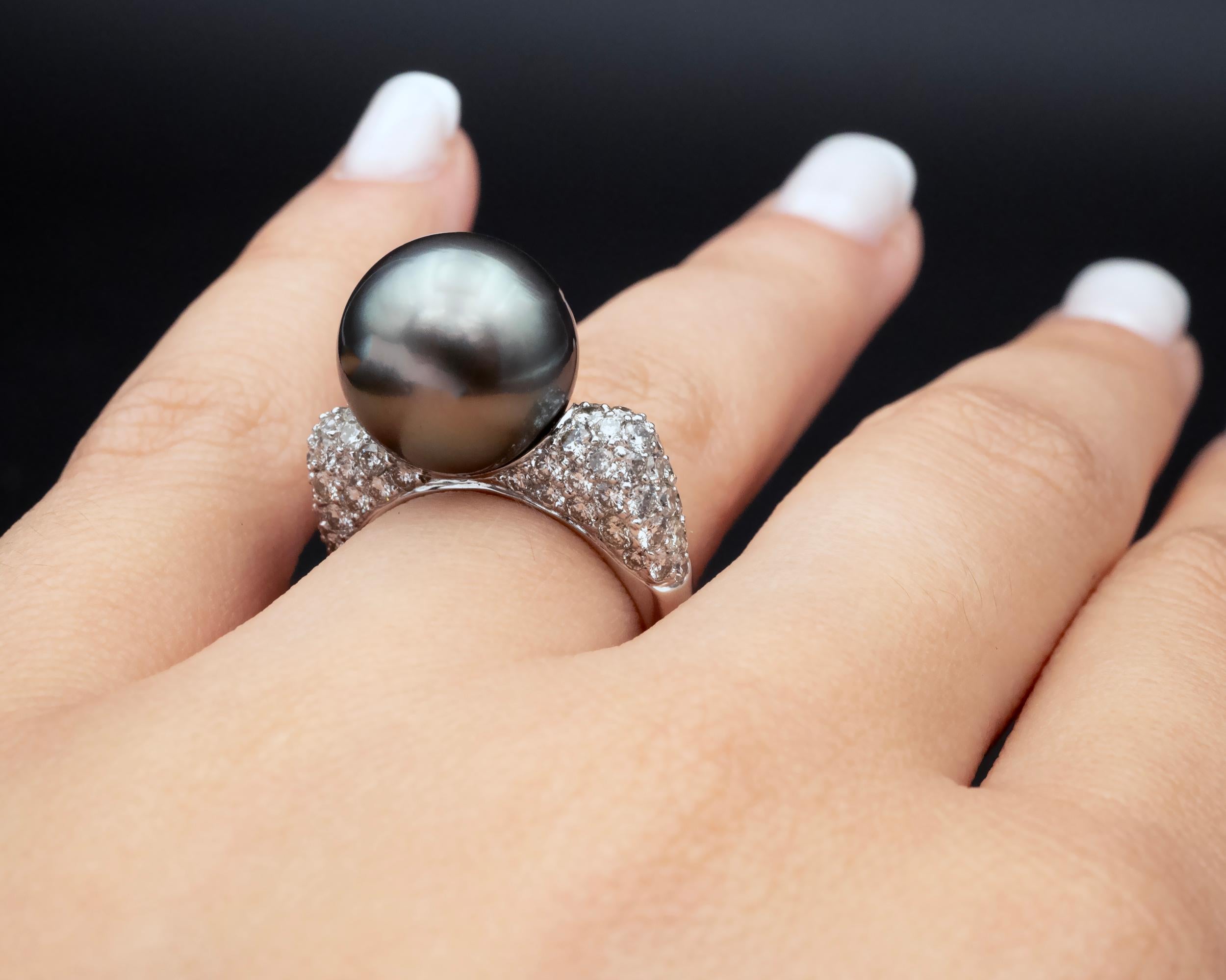 Contemporary South Sea Black Tahitian Pearl  and Diamond 18-Kt Gold Ring For Sale