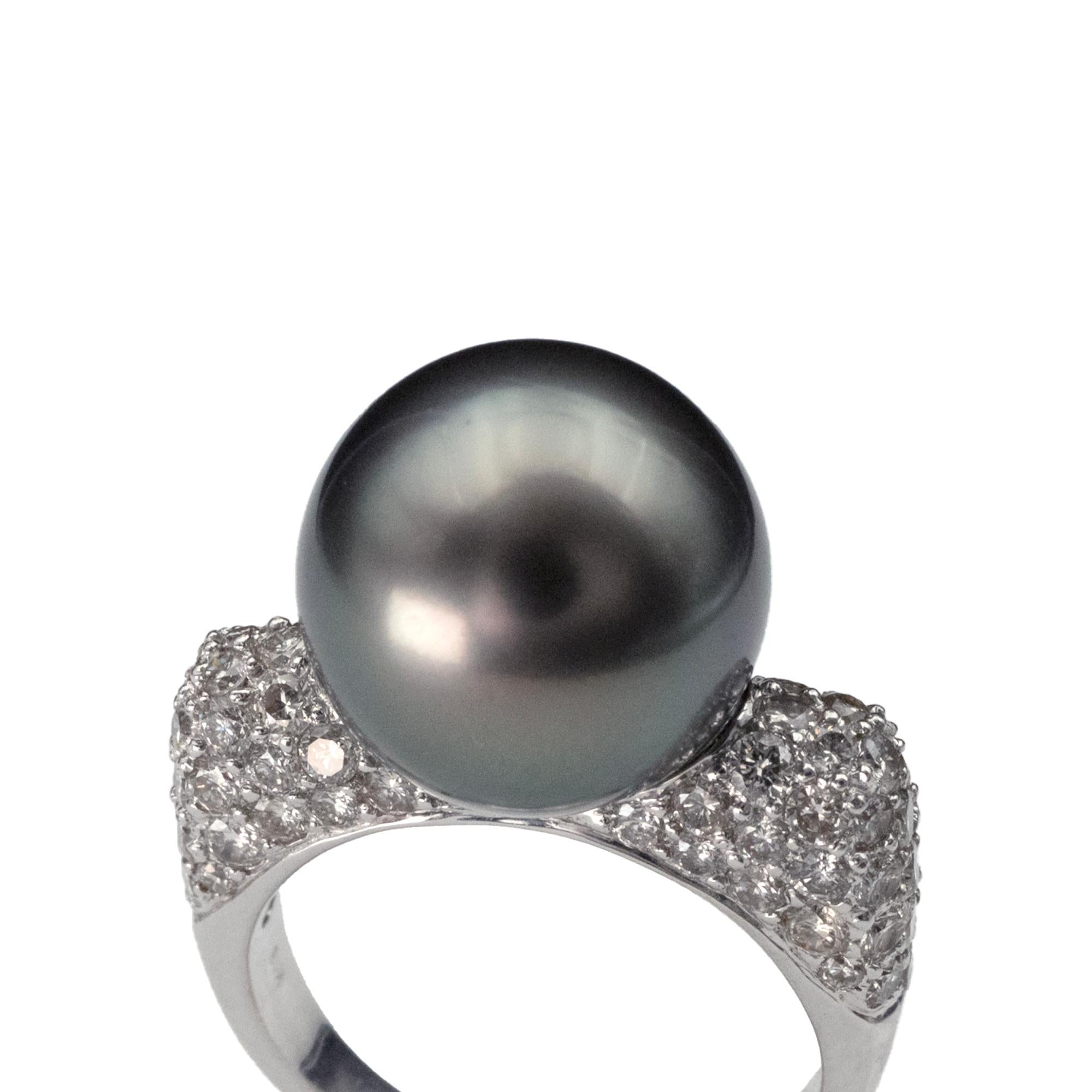 Schwarze Tahiti-Perle aus Südsee  Ring aus 18 Karat Gold mit Diamanten im Angebot 3