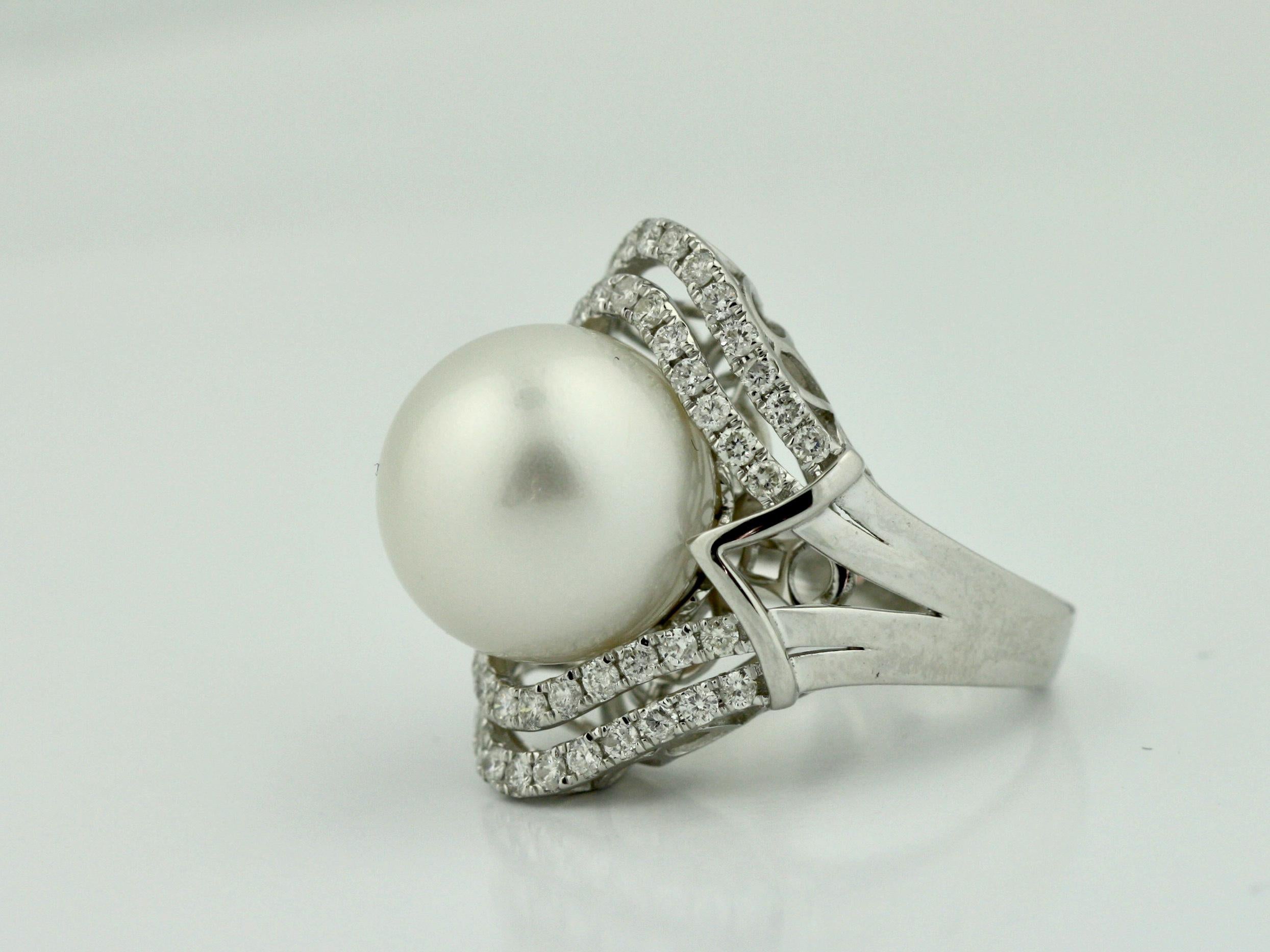 South Sea Cultured Pearl and Diamond Ring In Good Condition In Palm Beach, FL