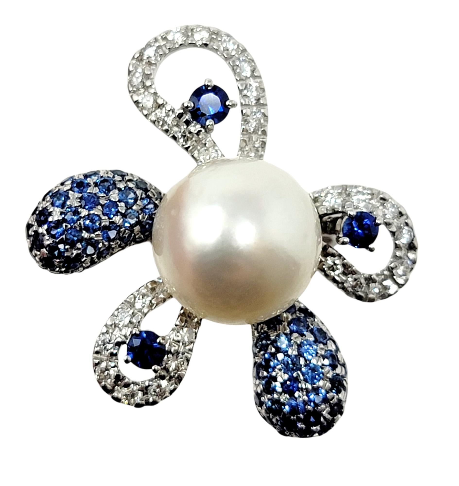 Südsee-Zuchtperlenblumen-Cocktailring mit Diamant- und Saphir-Blütenblättern (Zeitgenössisch) im Angebot