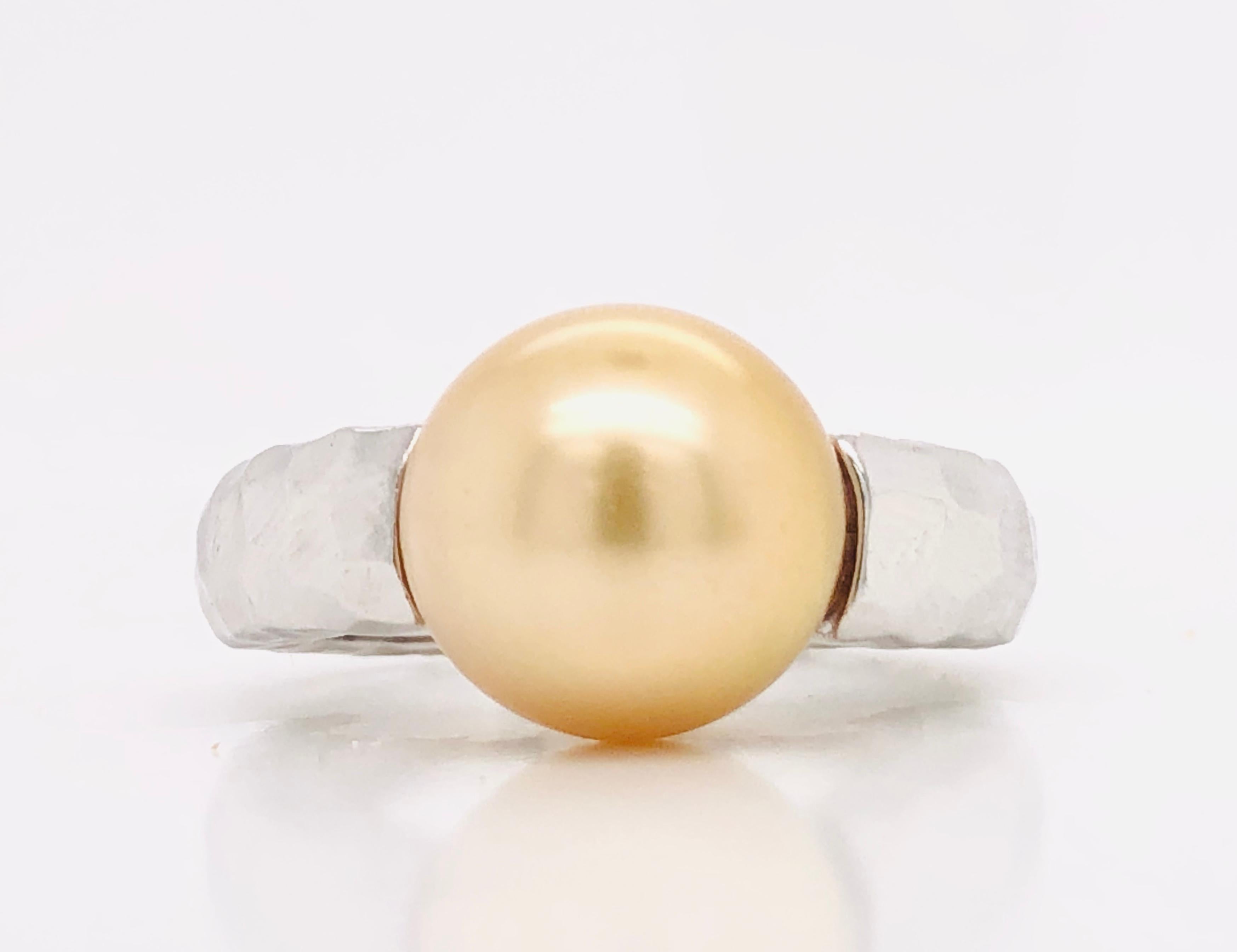 South Sea Cultured Pearl Ring White Gold 18 Karat  For Sale 1