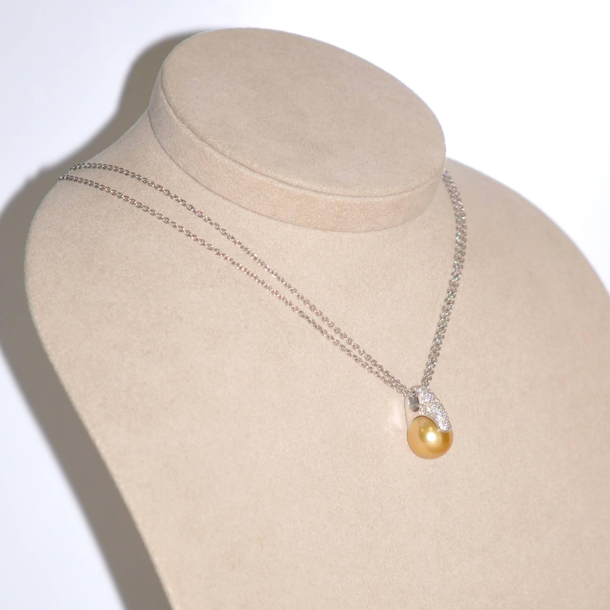 Women's South Sea Golden Pearl and White Diamonds Gold 18 Karat Chain Pendant Necklace