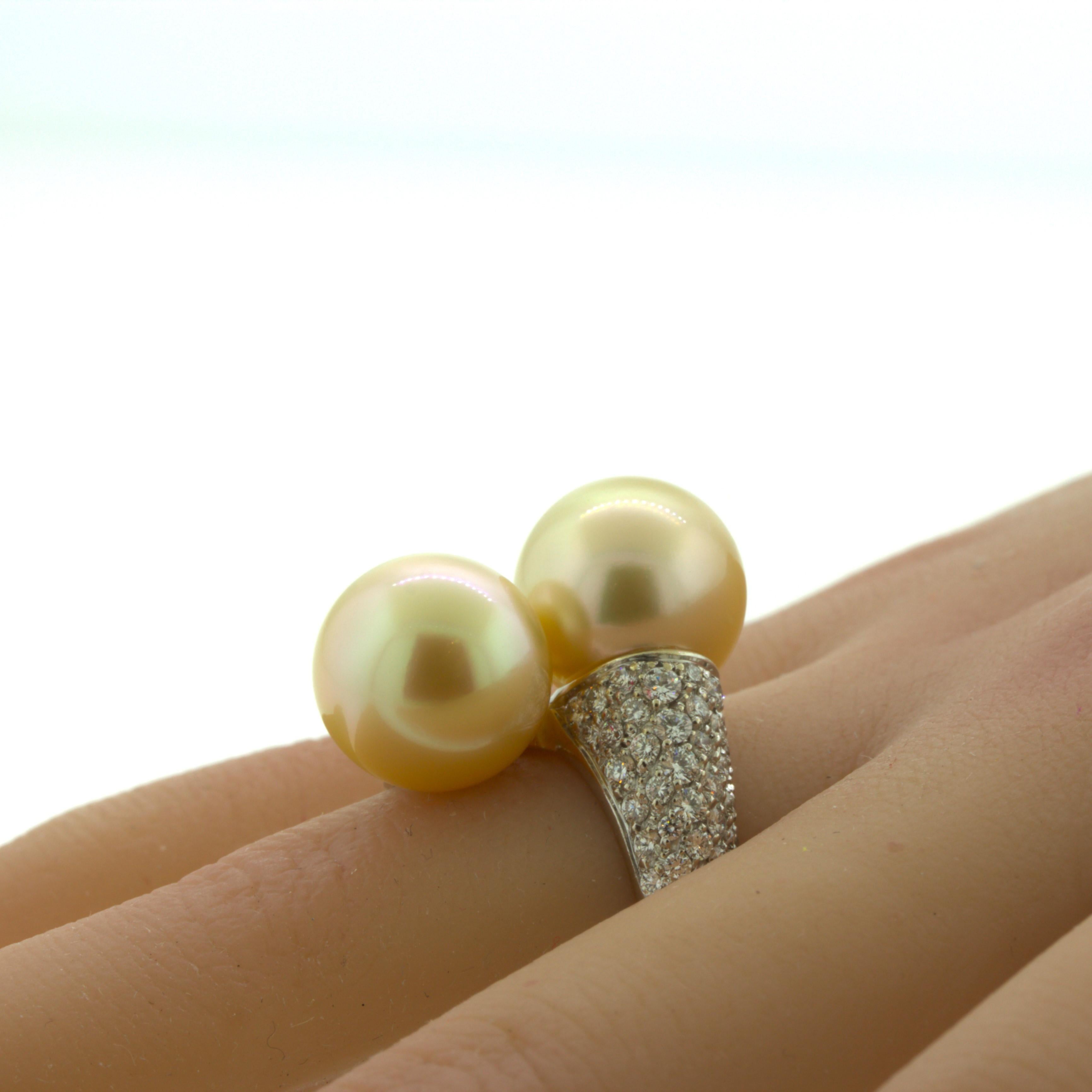 Bypass-Ring aus 18 Karat Weißgold mit Südseeperlen und Diamanten im Angebot 5