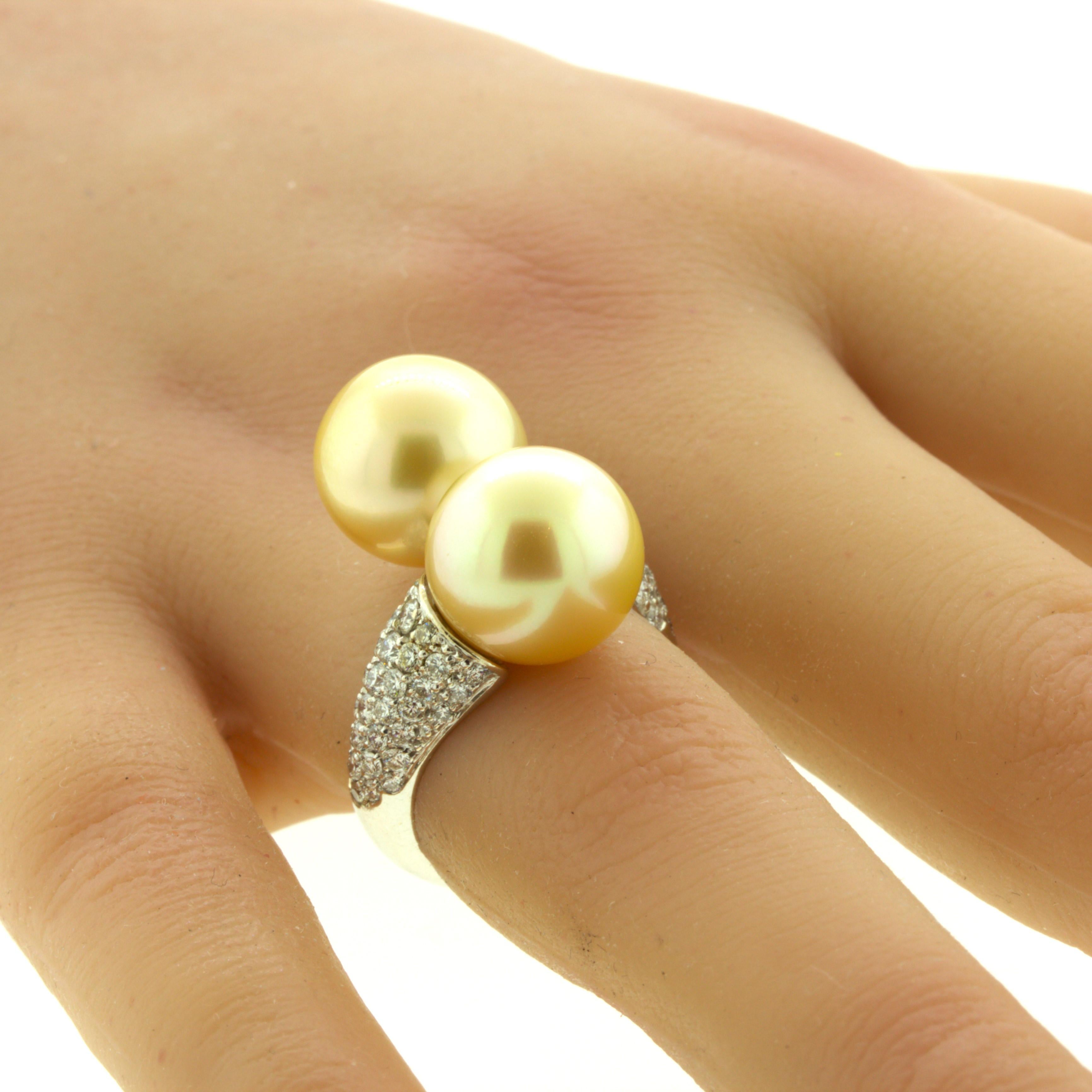 Bypass-Ring aus 18 Karat Weißgold mit Südseeperlen und Diamanten im Angebot 6