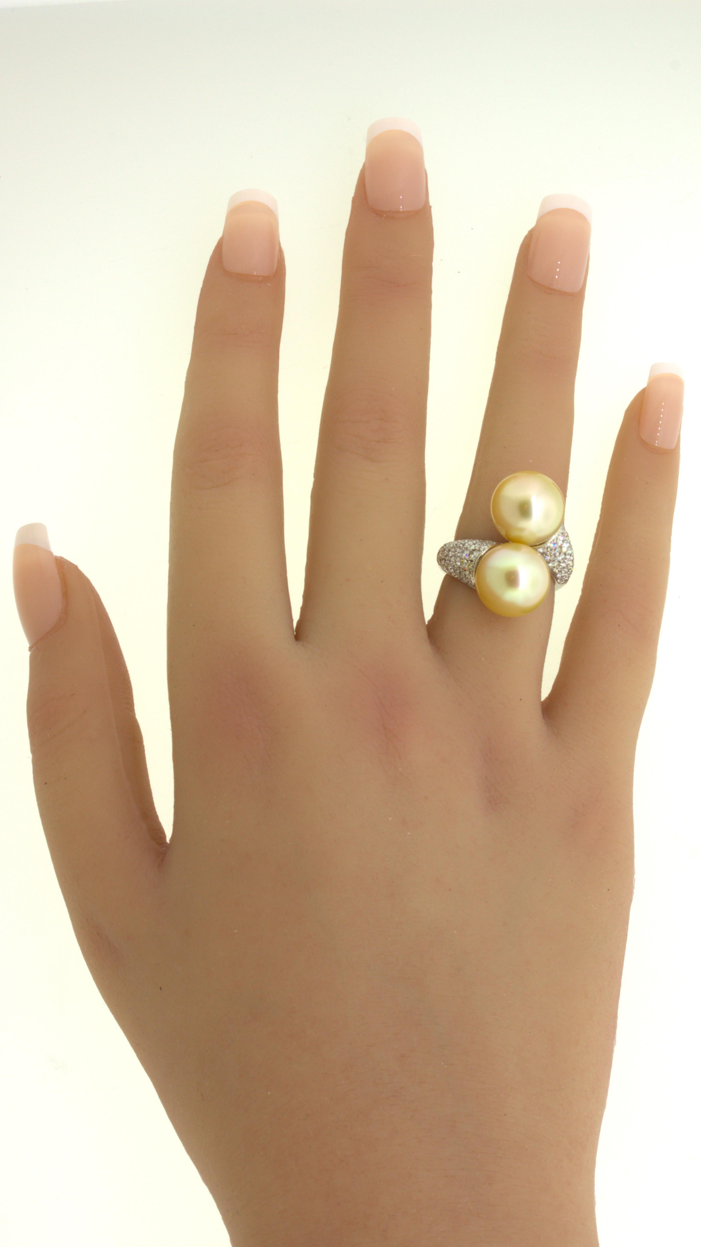 Bypass-Ring aus 18 Karat Weißgold mit Südseeperlen und Diamanten im Angebot 10