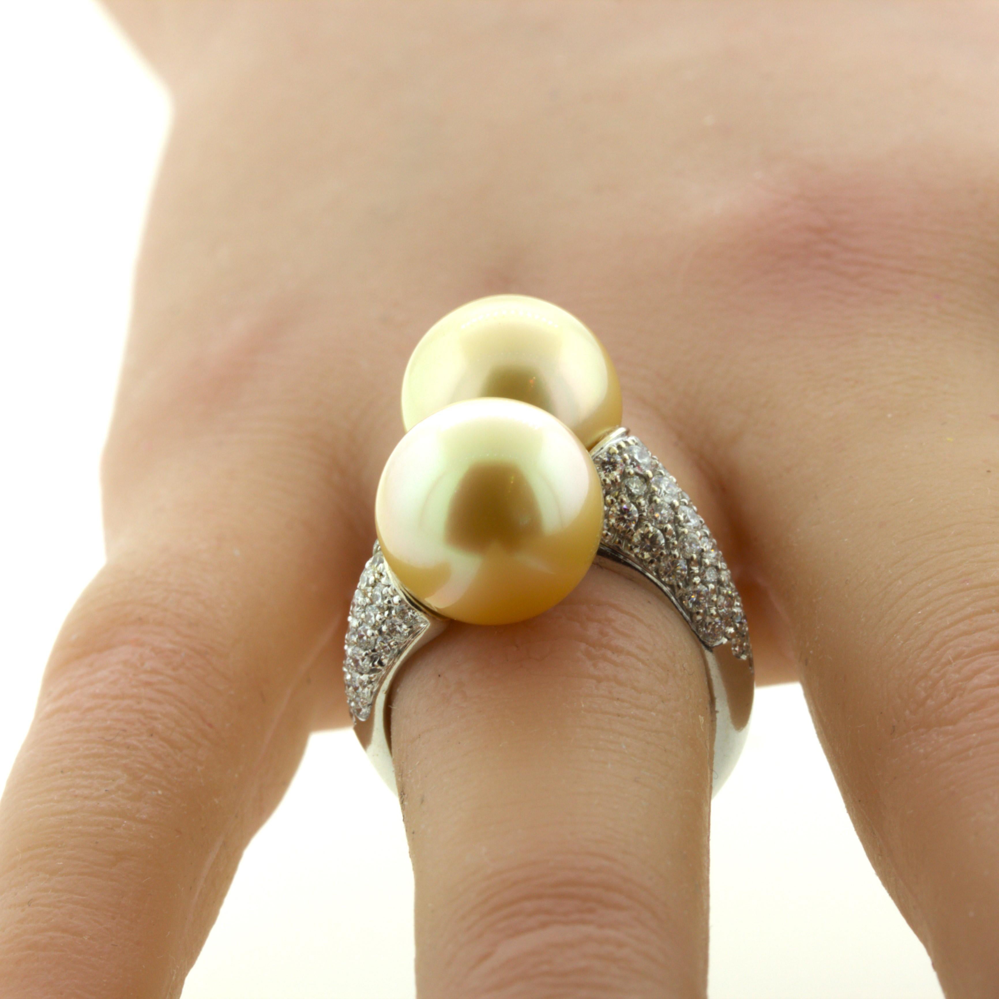 Bypass-Ring aus 18 Karat Weißgold mit Südseeperlen und Diamanten im Angebot 4