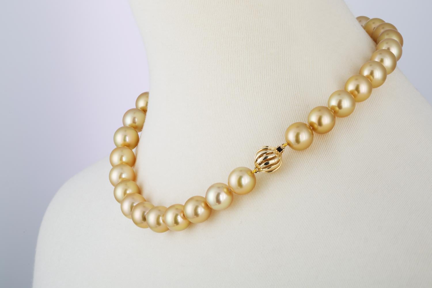 gem quality pearl necklace