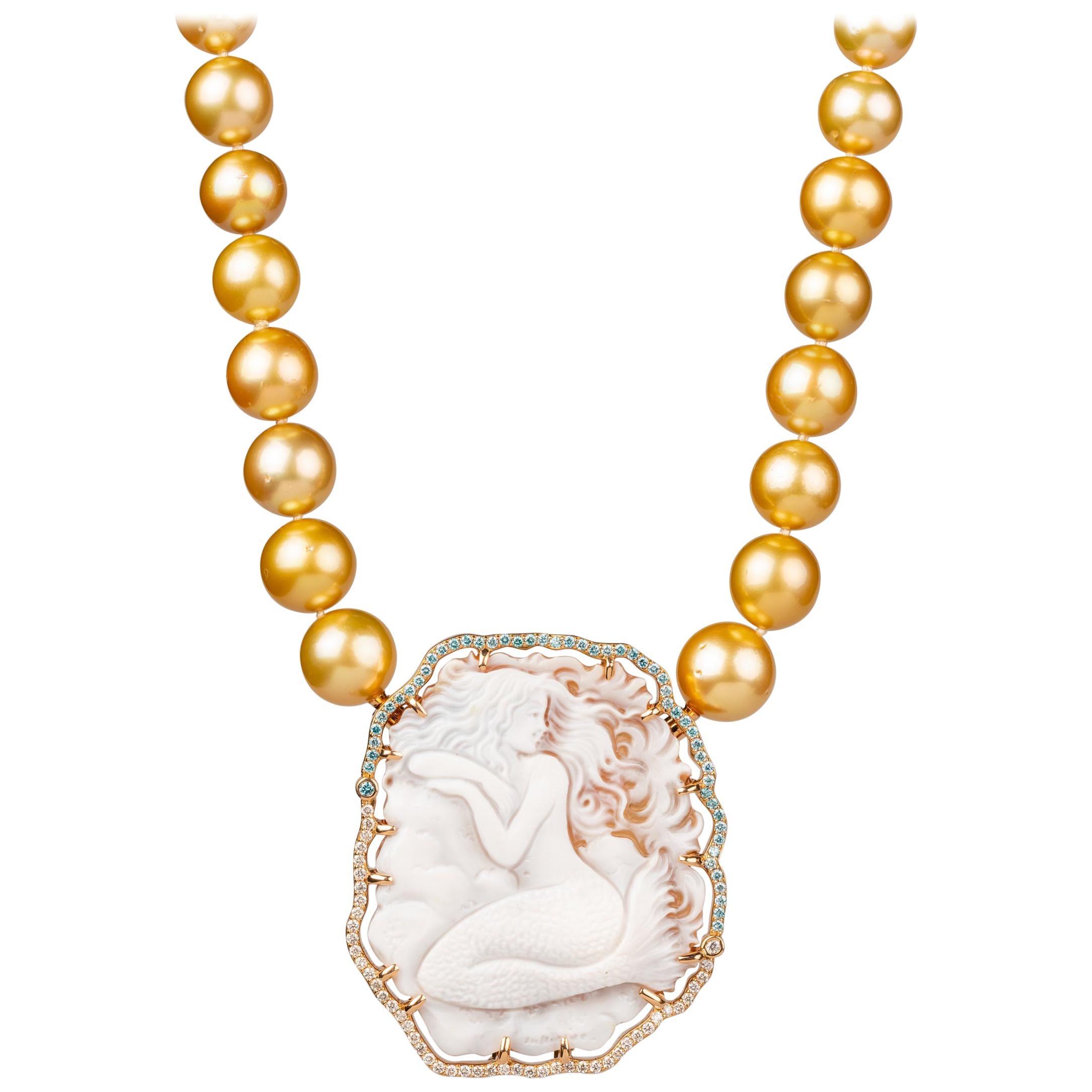 Collier de perles dorées des mers du Sud avec fermoir camée sirène et broche