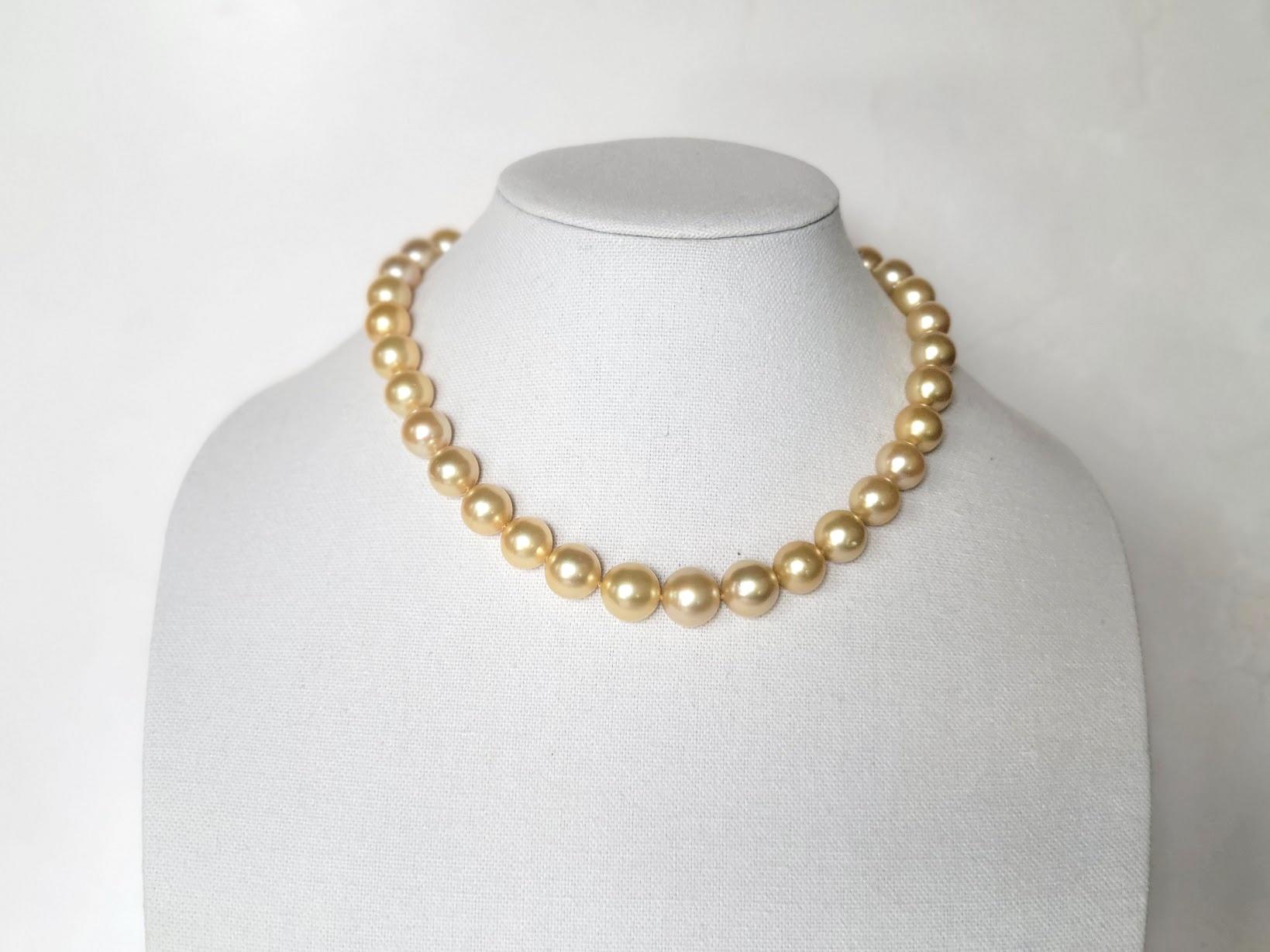 South Sea Golden Pearls Necklace with 14K Gold Clasp In New Condition For Sale In Chesterland, OH
