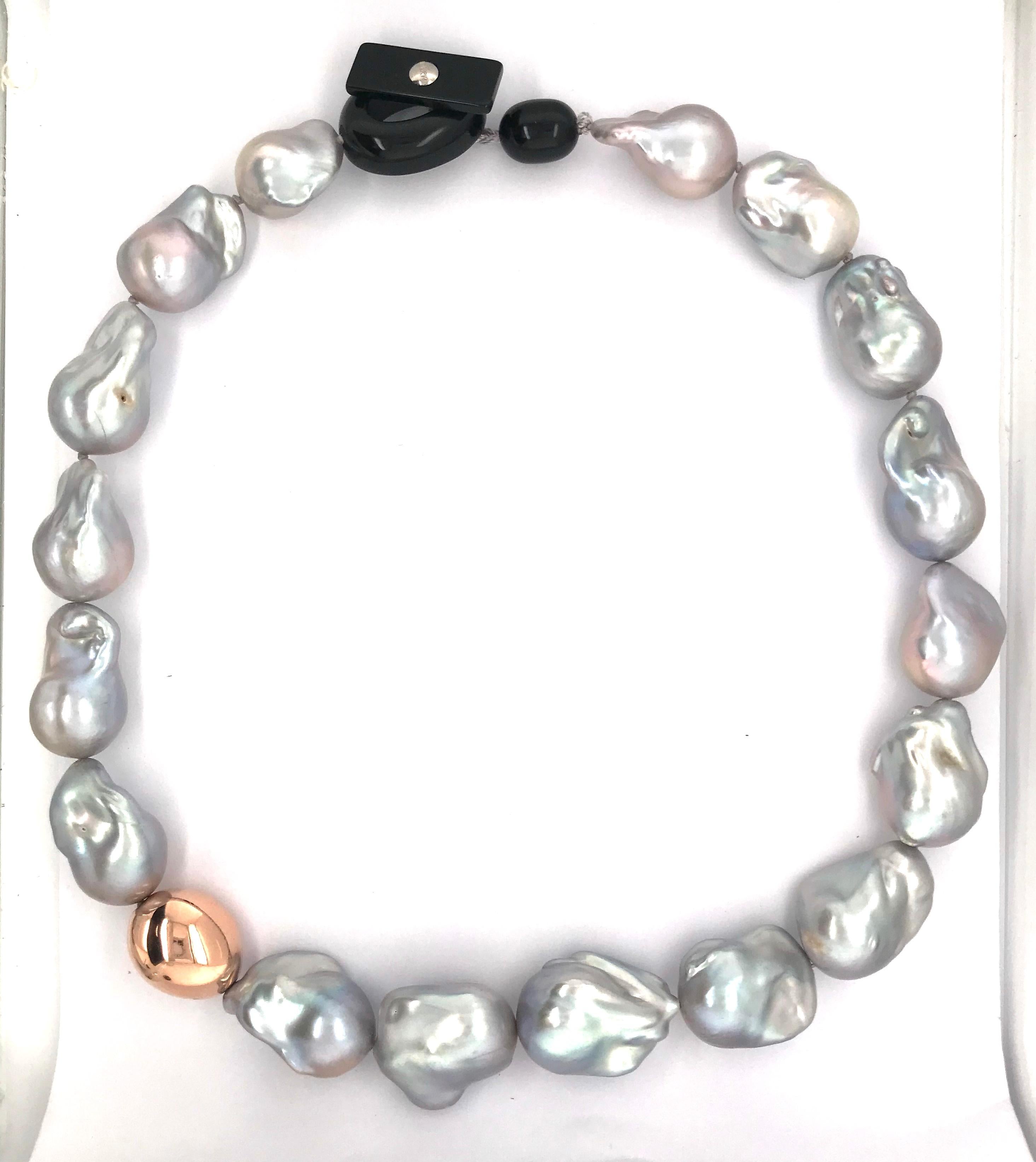 South Sea Grey Baroque Pearl with Pink Gold Necklace In New Condition In Vannes, FR