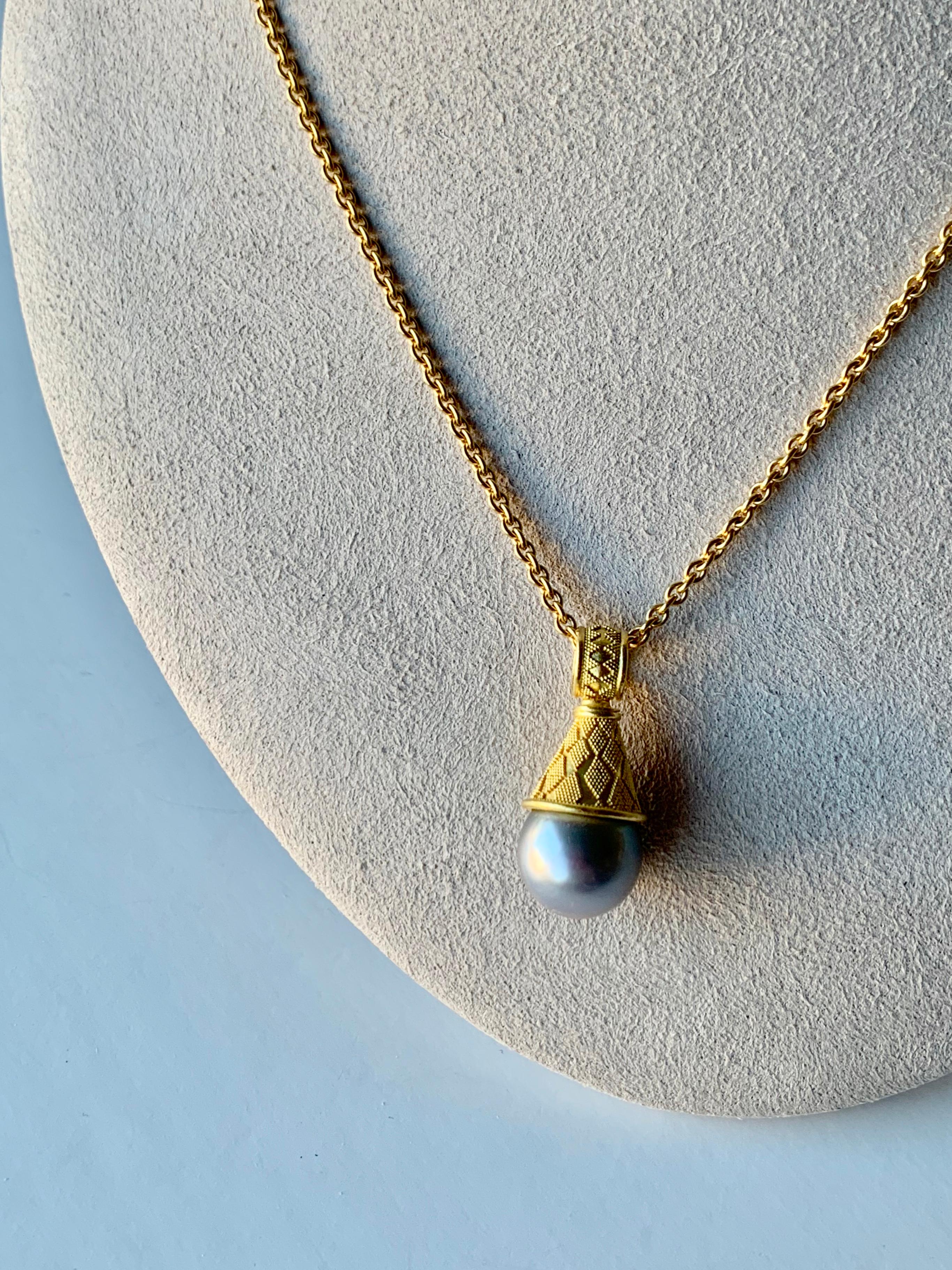 Etruscan Revival South Sea Grey Pearl Yellow Gold 22 Karat Gold Pendant Necklace For Sale
