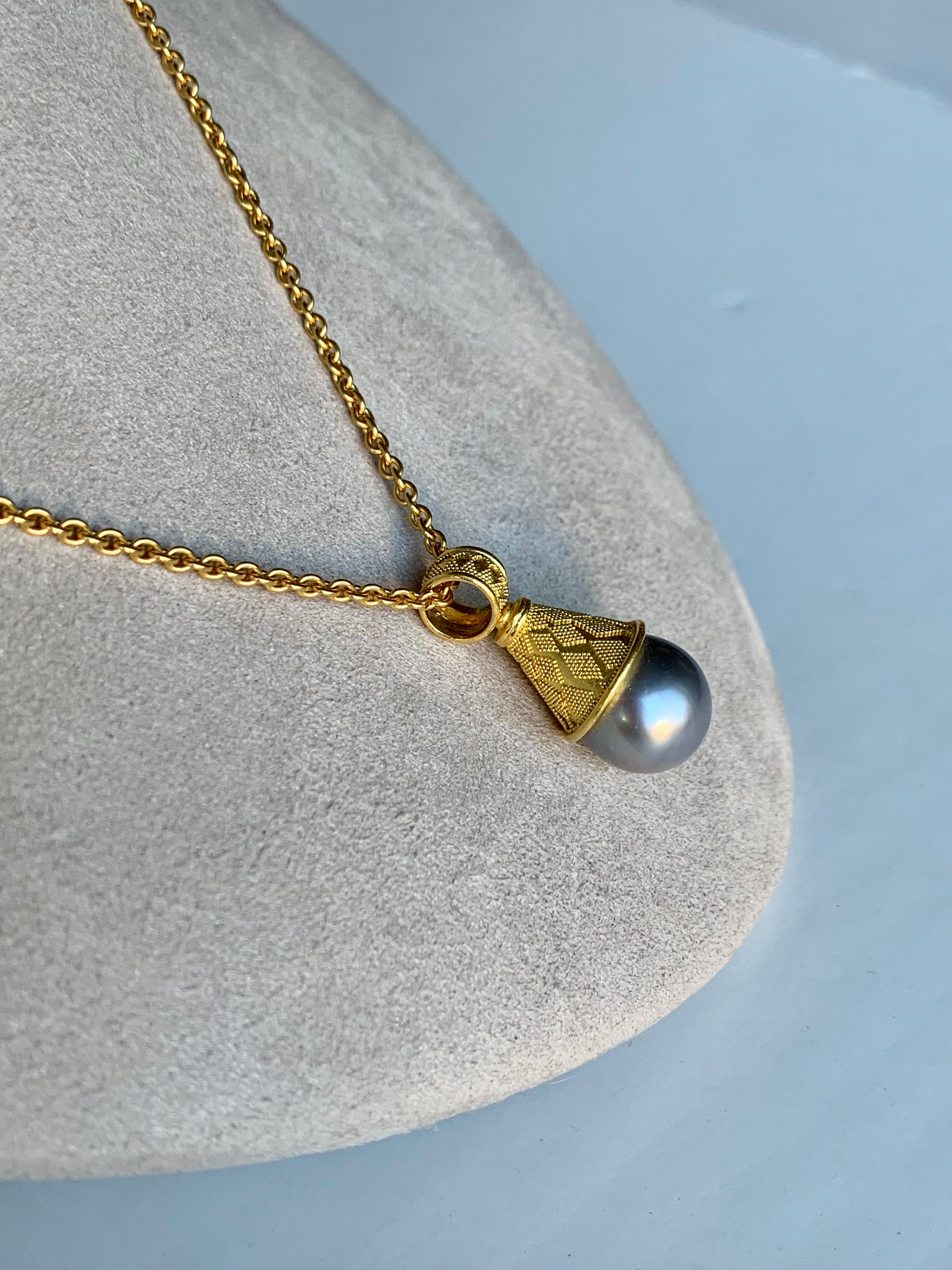 Uncut South Sea Grey Pearl Yellow Gold 22 Karat Gold Pendant Necklace For Sale