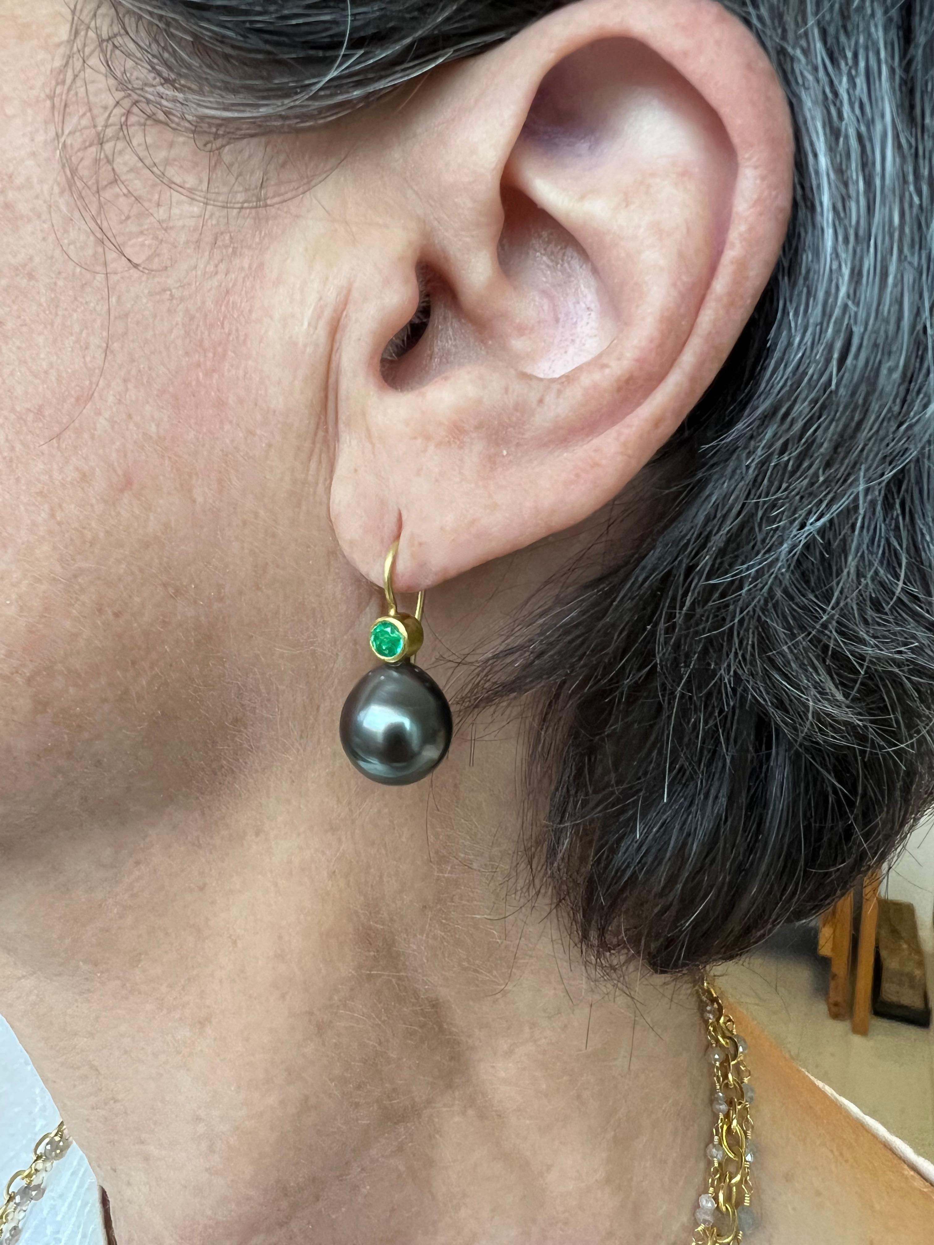 Women's South Sea Grey Pearls and Emerald Earrings 22 Karat Gold For Sale