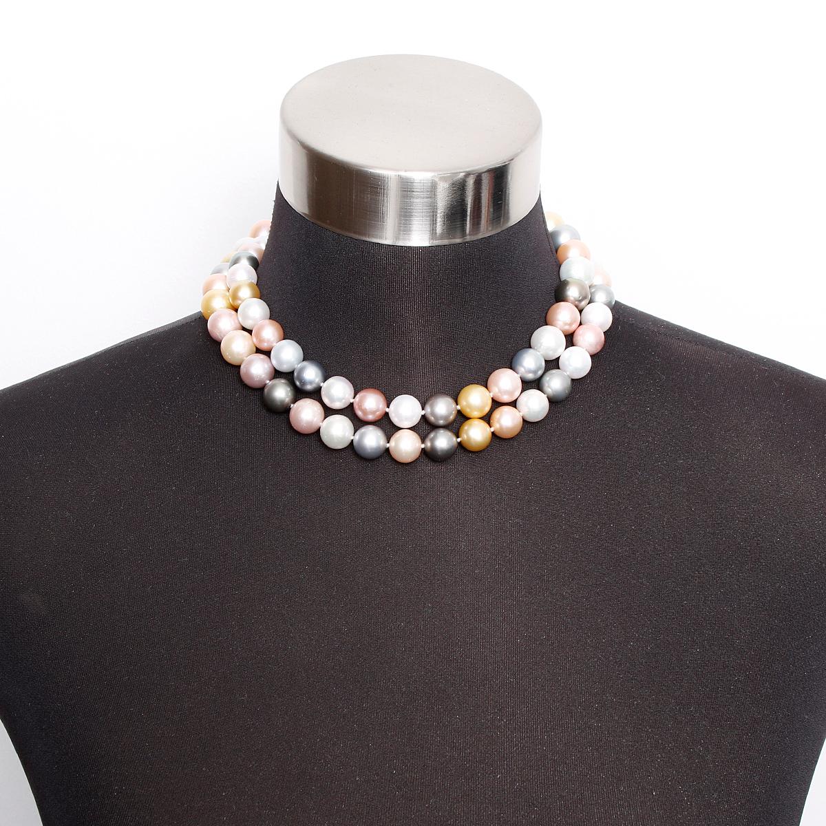 Collana di scaglie multicolore dei Mari del Sud con chiusura a diamante da 33 pollici - . Questa elegante collana di perle multicolore presenta perle naturali non valorizzate provenienti da tutto il mondo, con dimensioni che vanno da 11,2 a 14,9 mm.