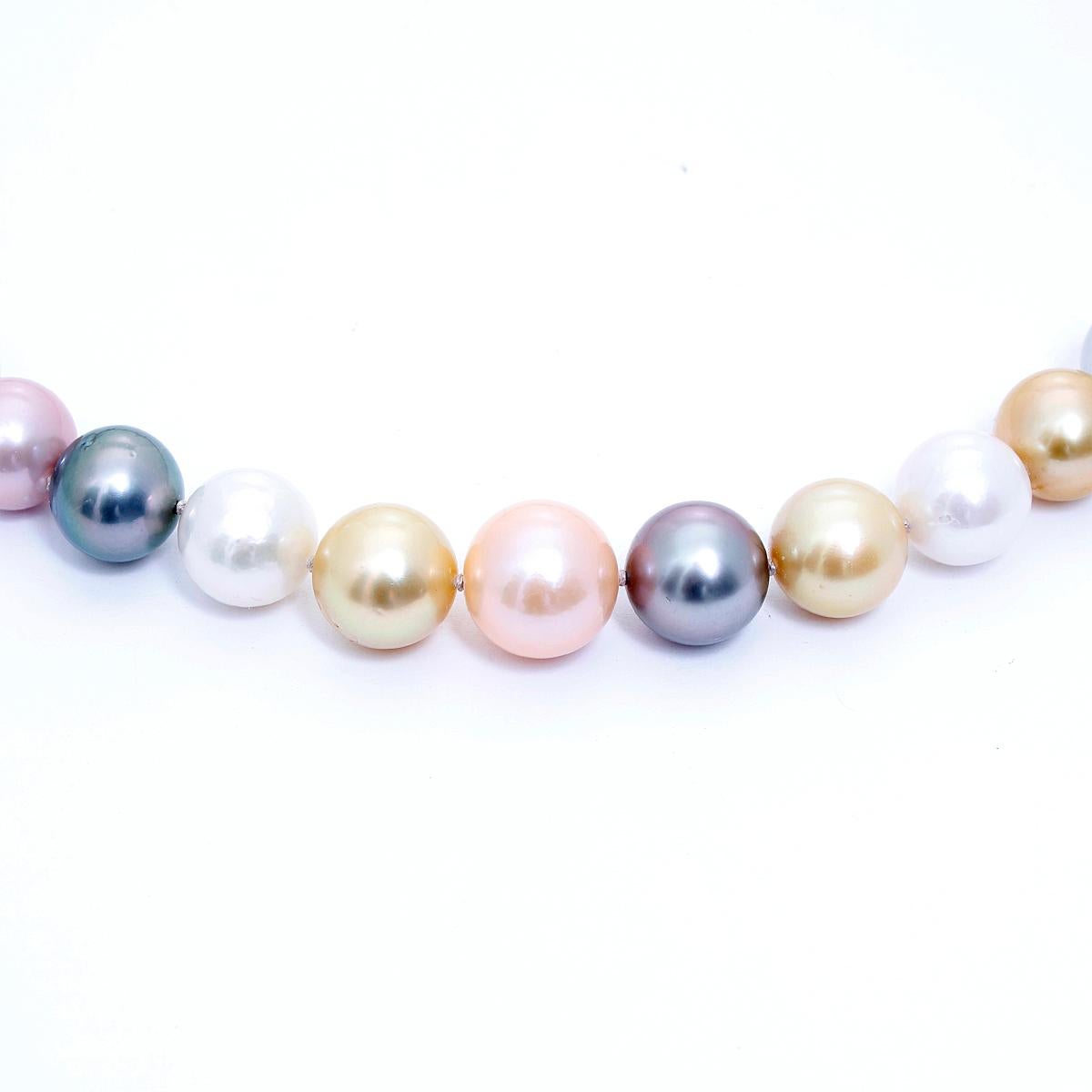 South Sea Multi-Color Pearl Necklace with Diamond Clasp In New Condition In Dallas, TX