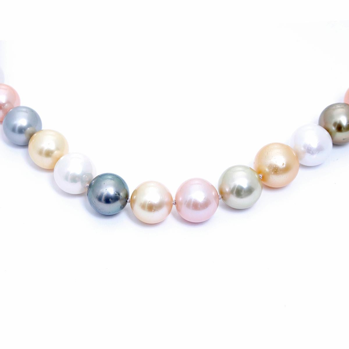 Collana di perle multicolori dei Mari del Sud con chiusura a diamante In condizioni Nuovo in vendita a Dallas, TX