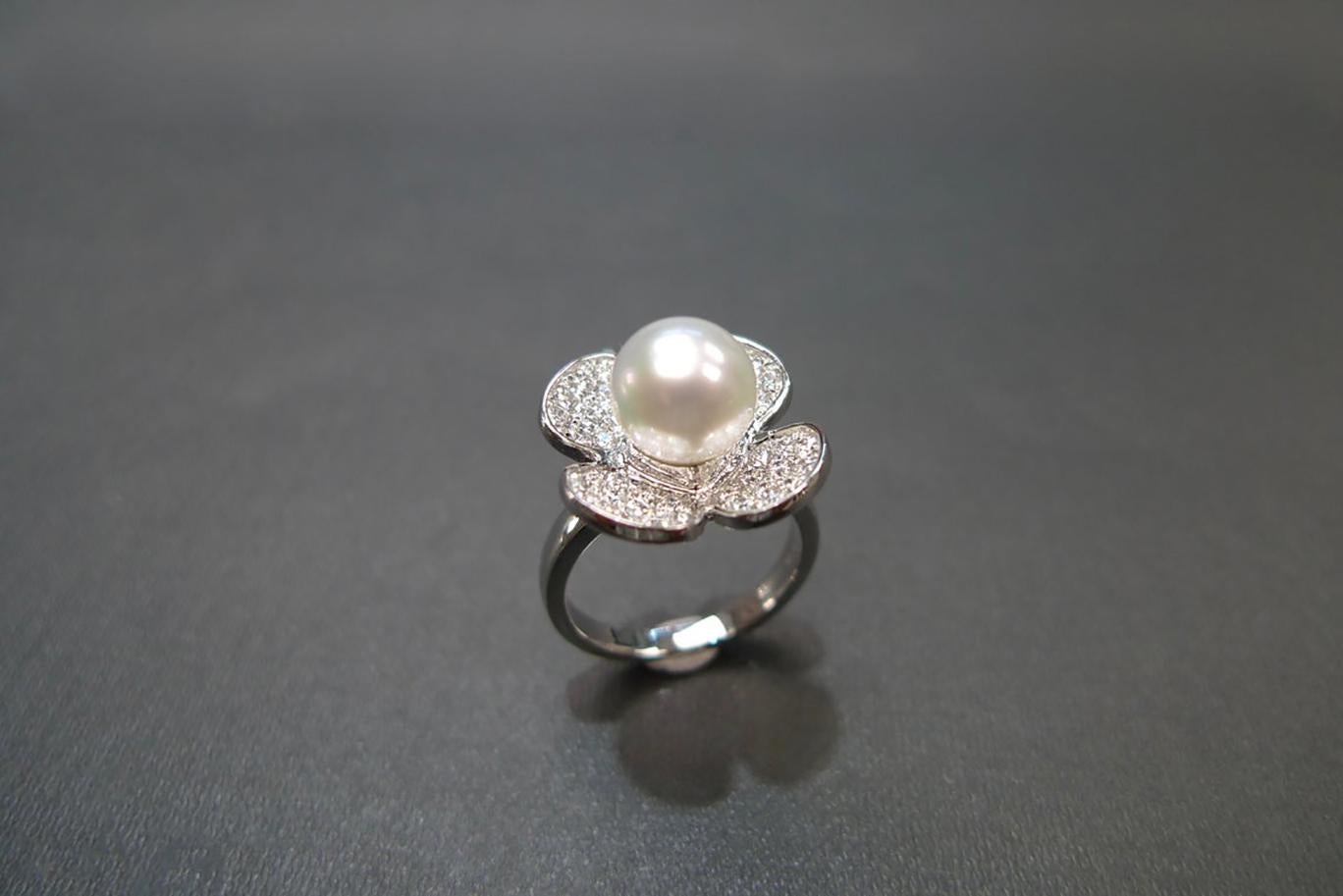 For Sale:  South Sea Natural Pearl and Round Brilliant Cut Diamond Engagement Ring 10