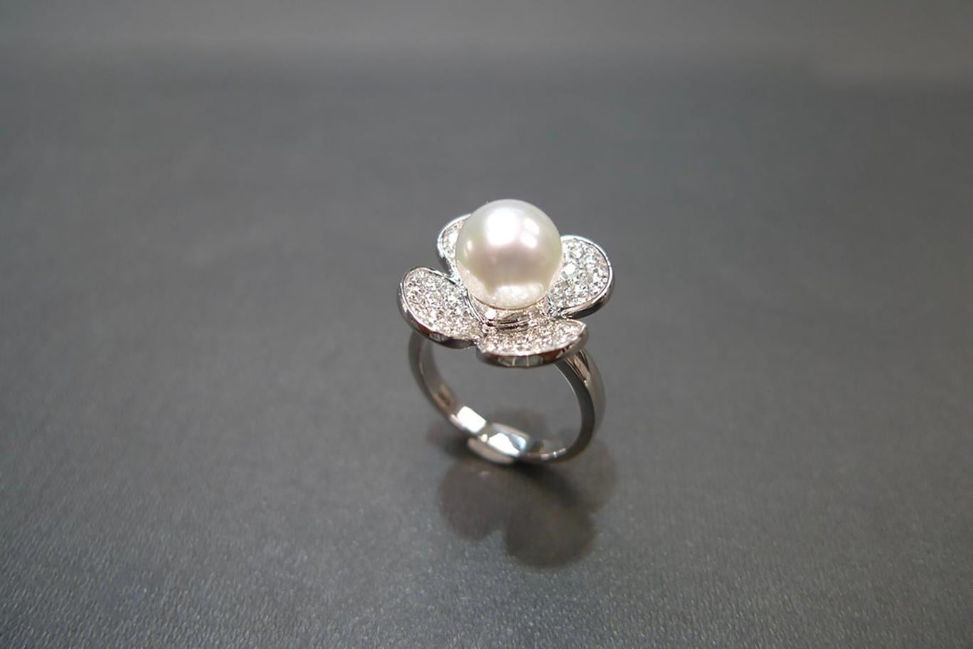 For Sale:  South Sea Natural Pearl and Round Brilliant Cut Diamond Engagement Ring 3