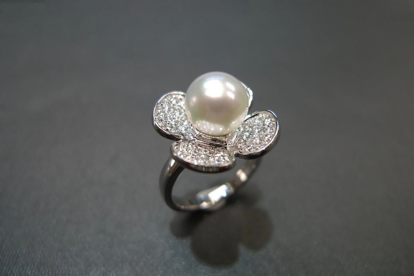 For Sale:  South Sea Natural Pearl and Round Brilliant Cut Diamond Engagement Ring 4