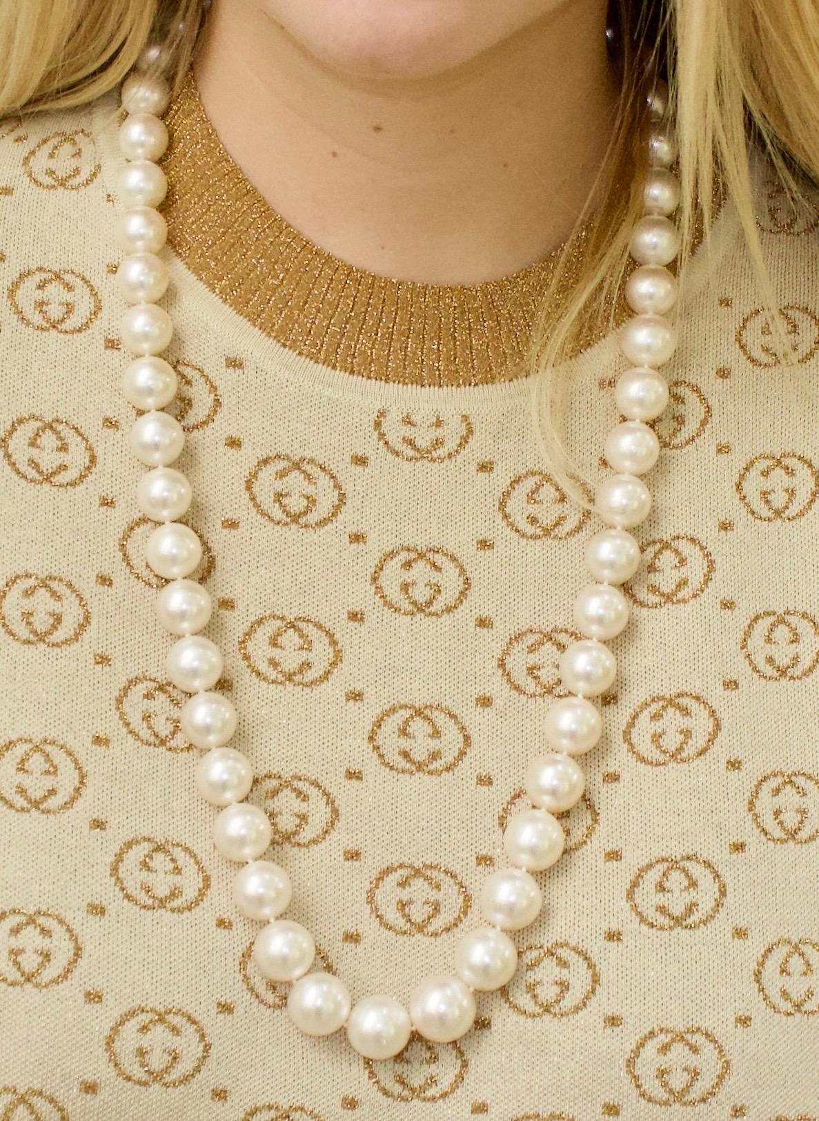 Collier d'opéra des mers du Sud 16.8mm x 13 mm Fermoir magnétique en 18k
29 1/4 pouces de longueur  
fermoir magnétique en or jaune 18k