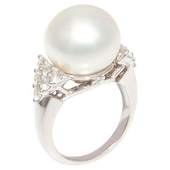 Anello cocktail con perle dei mari del sud e diamanti da 13.5 mm, design di Ella Gafter