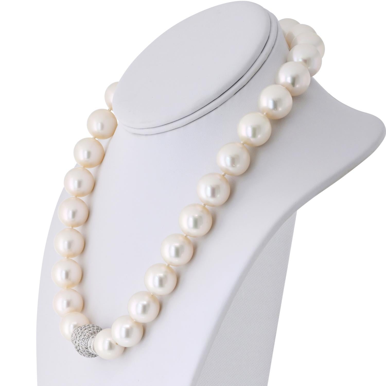 Taille ronde Collier de perles des mers du sud 13x17mm 18 pouces avec fermoir en diamant en vente