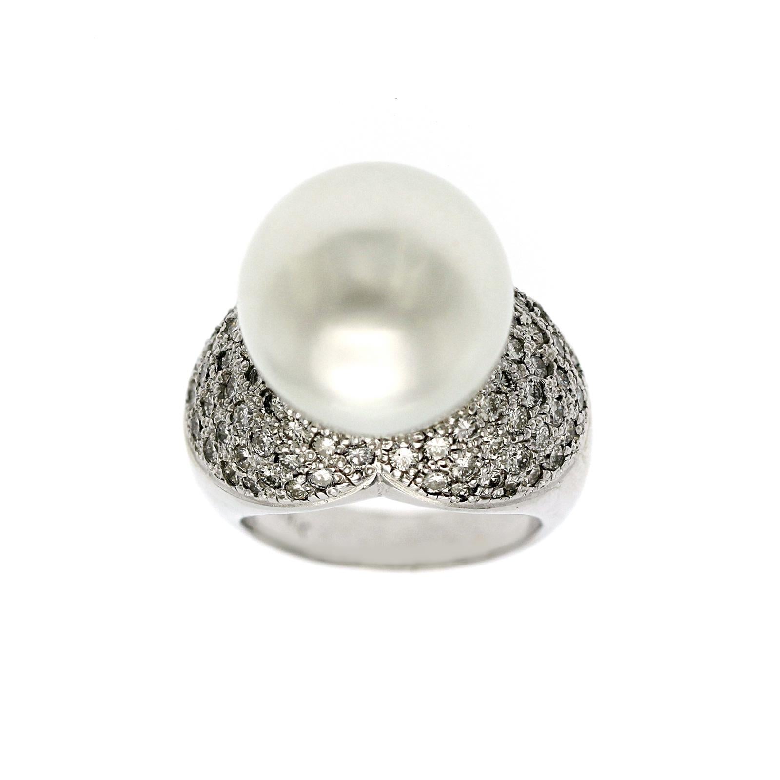 South Sea Pearl 15MM & Diamond Pave 14K White Gold Solitaire Ring In Excellent Condition For Sale In Los Angeles, CA