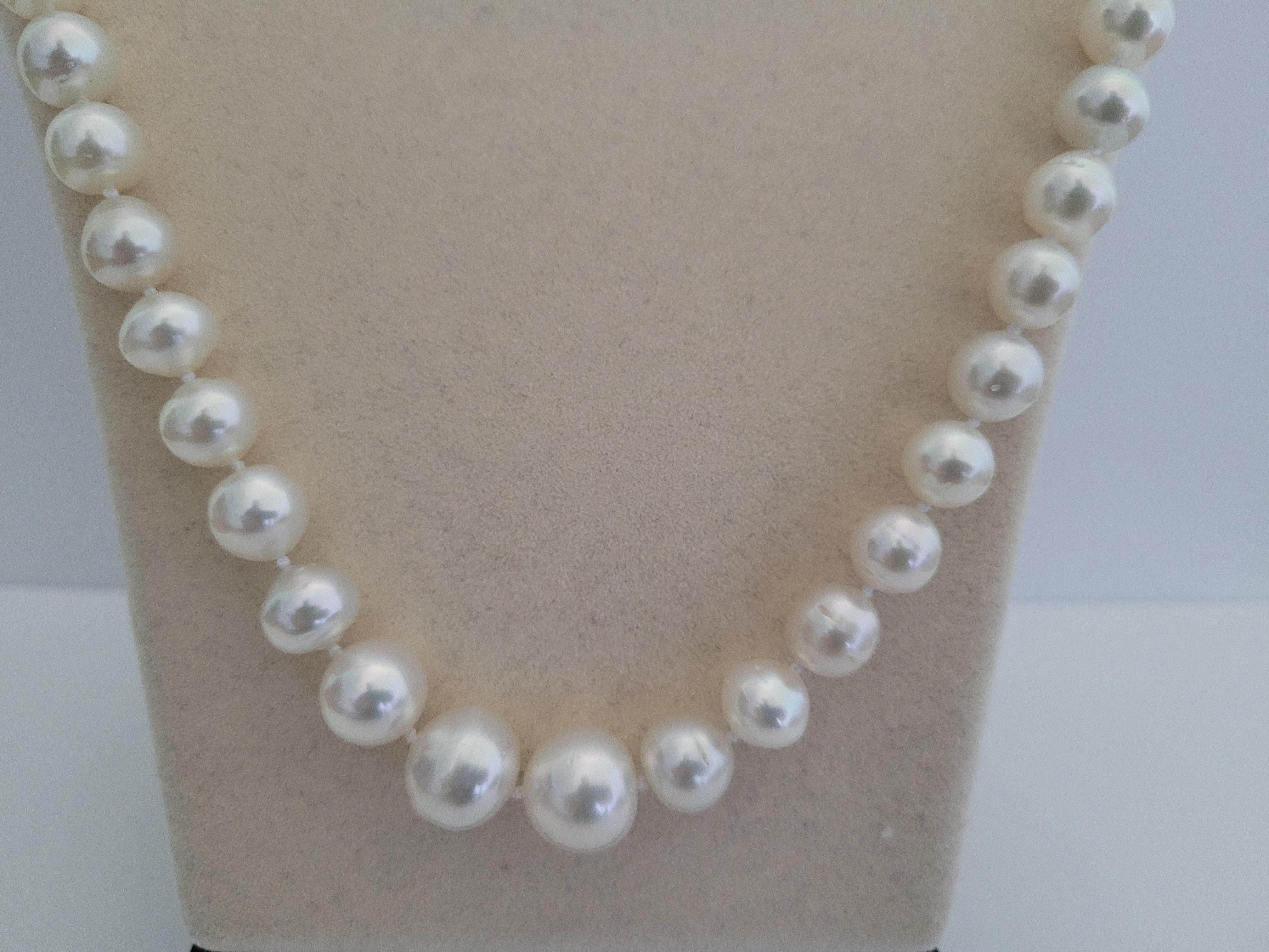 Contemporary South Sea Pearl White Natural Color, Very High Luster and Orient For Sale