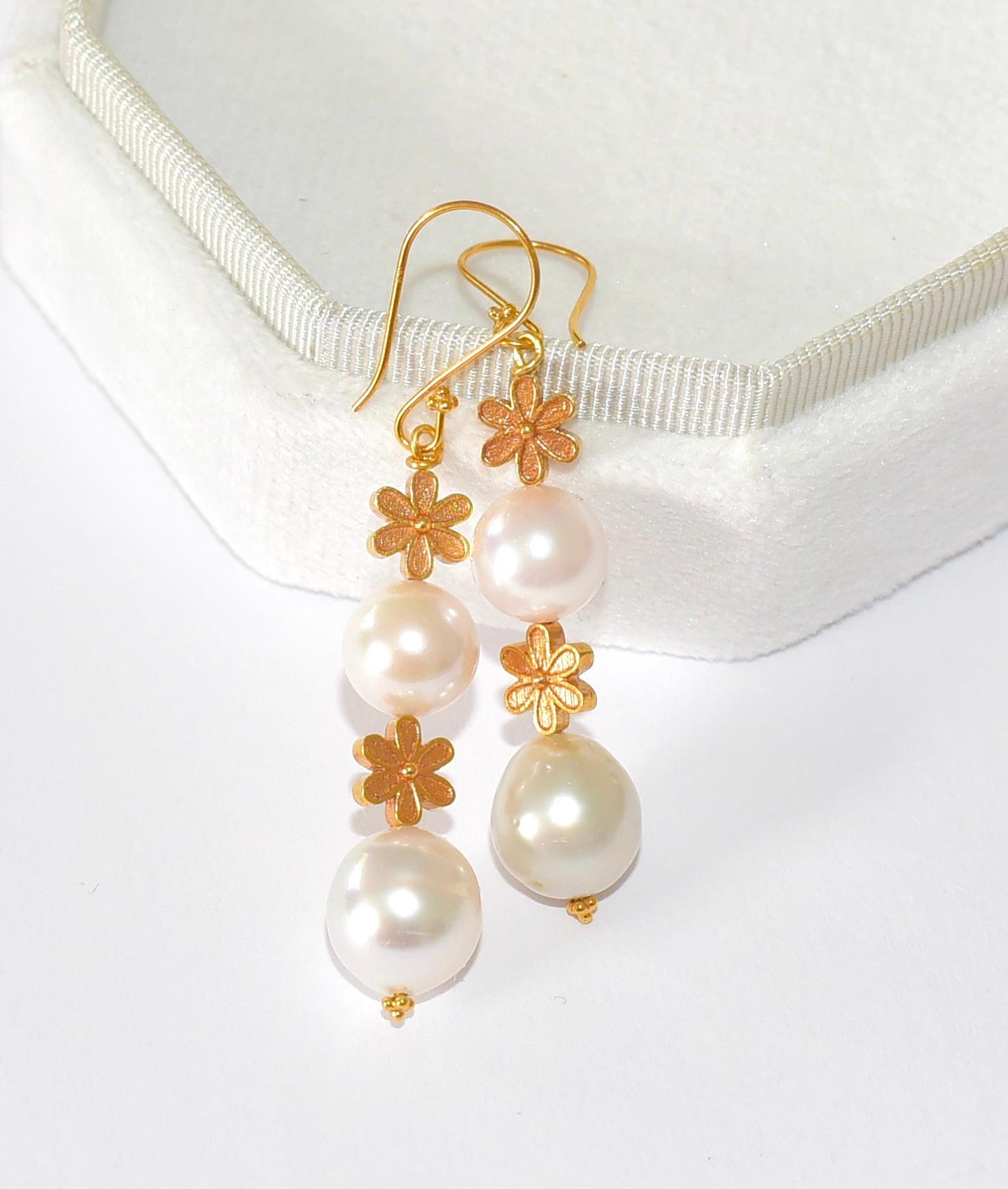 South Sea Pearl, Akoya Pearl Earrings in 18K Solid Yellow Gold In New Condition In Astoria, NY