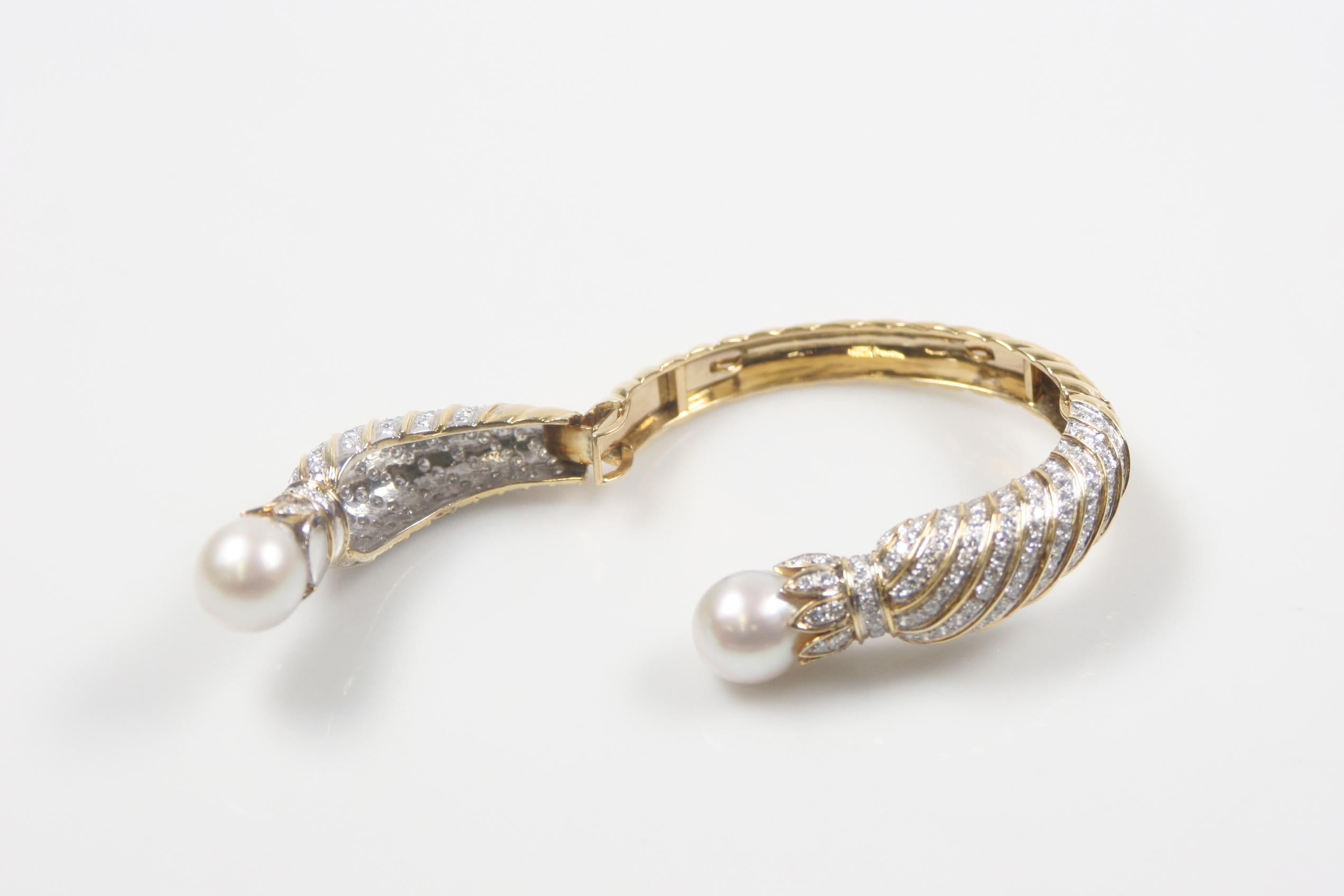 Women's or Men's South Sea Pearl and 10.00 Carat Diamond 18 Karat Yellow Gold Bangle Bracelet