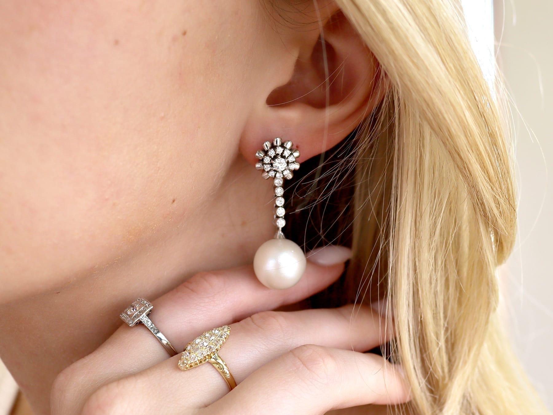 Orecchini con perle dei mari del sud e diamanti da 1,30 carati in oro bianco 18 carati CIRCA 1950 In condizioni ottime in vendita a Jesmond, Newcastle Upon Tyne