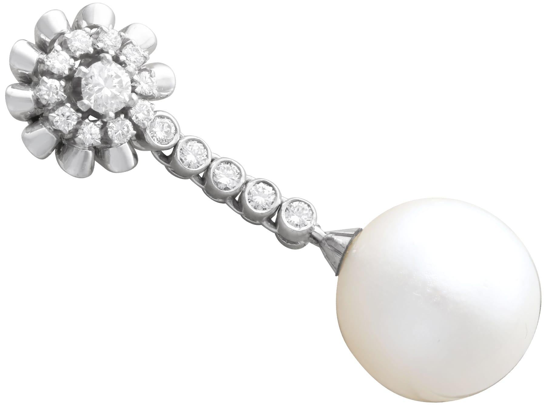 da uomo o donna Orecchini con perle dei mari del sud e diamanti da 1,30 carati in oro bianco 18 carati CIRCA 1950 in vendita