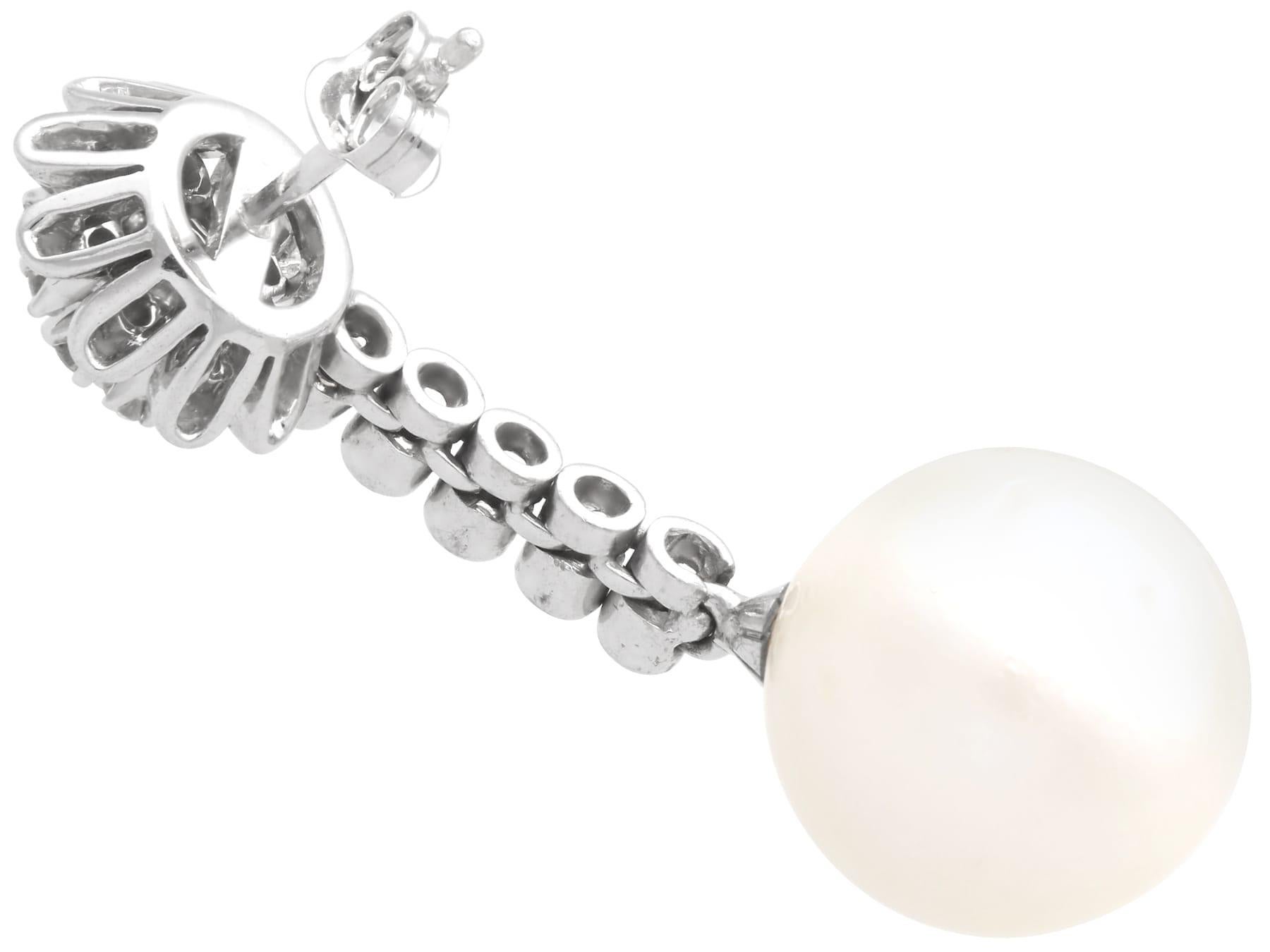 Orecchini con perle dei mari del sud e diamanti da 1,30 carati in oro bianco 18 carati CIRCA 1950 in vendita 2