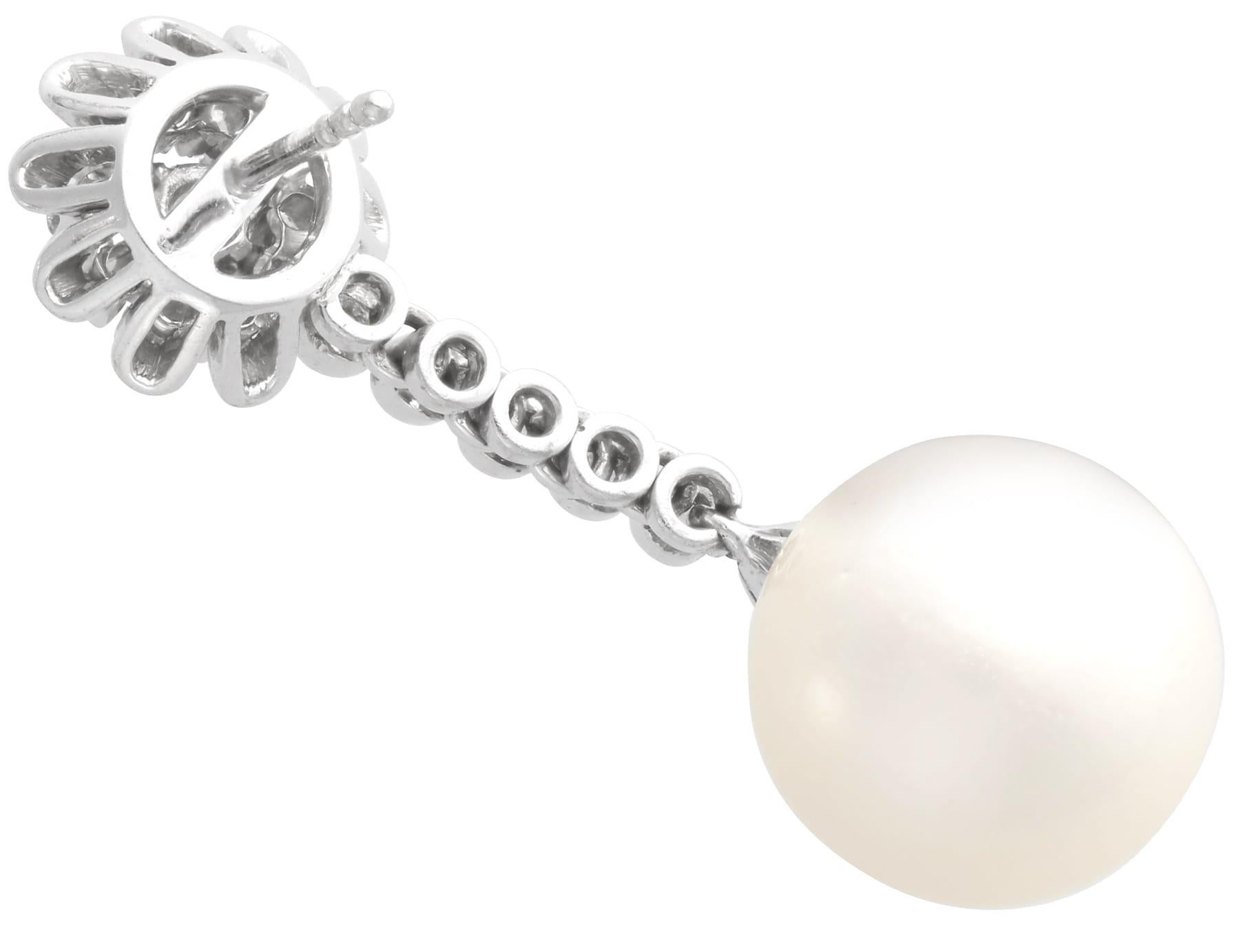 Orecchini con perle dei mari del sud e diamanti da 1,30 carati in oro bianco 18 carati CIRCA 1950 in vendita 3