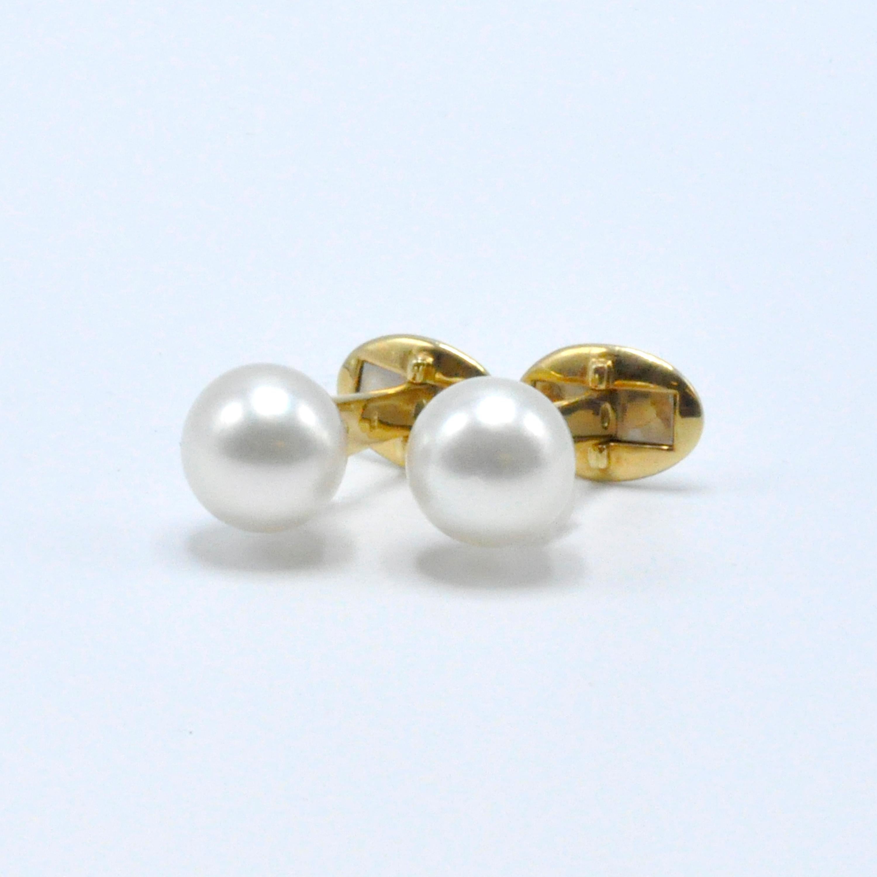 Accent your favorite suit with this pair of 18 karat yellow gold and 13 mm South Sea Pearl Cufflinks.

Stamped: 750

From the Skibell Estate Collection
