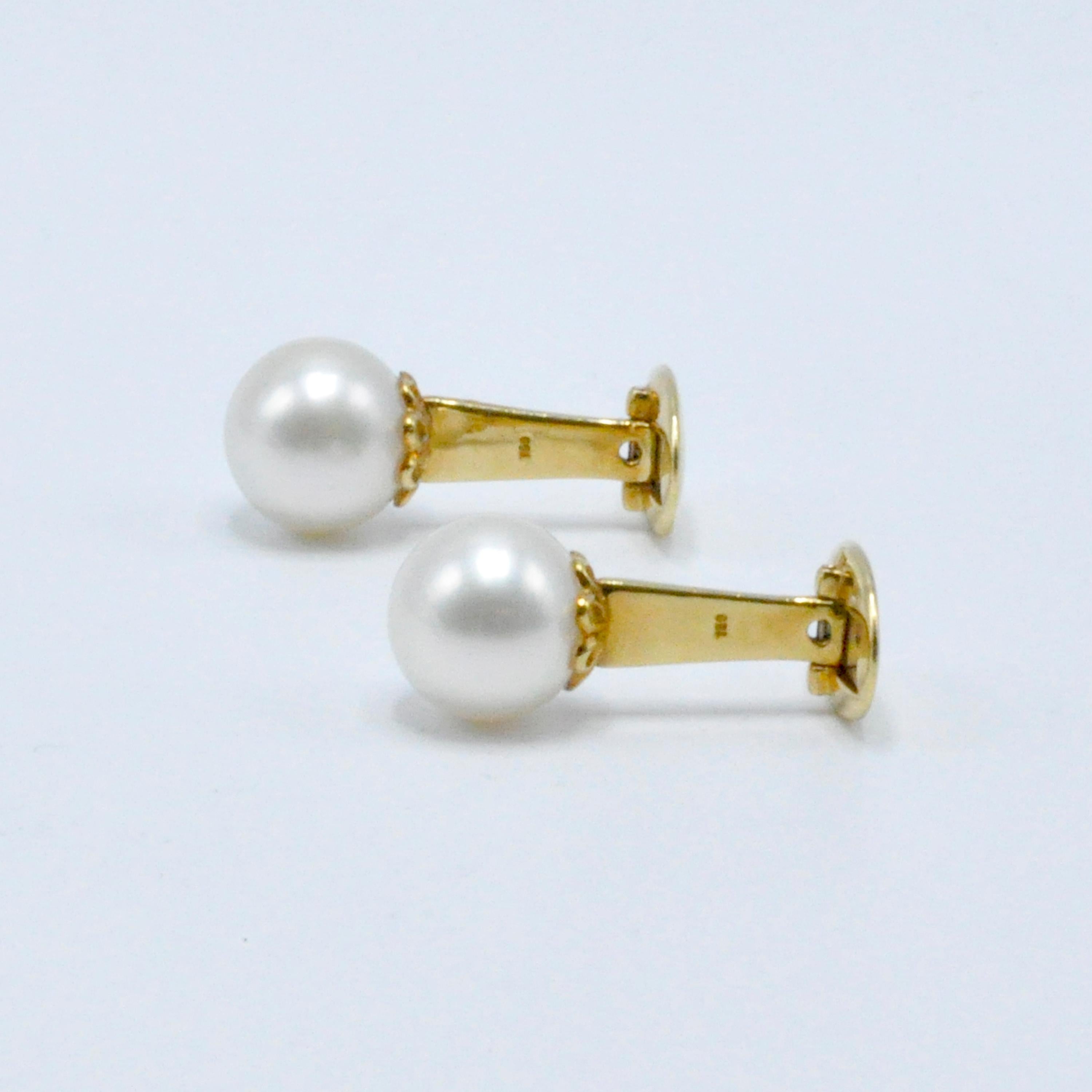 South Sea Pearl and Yellow Gold Cufflinks In Excellent Condition In Dallas, TX