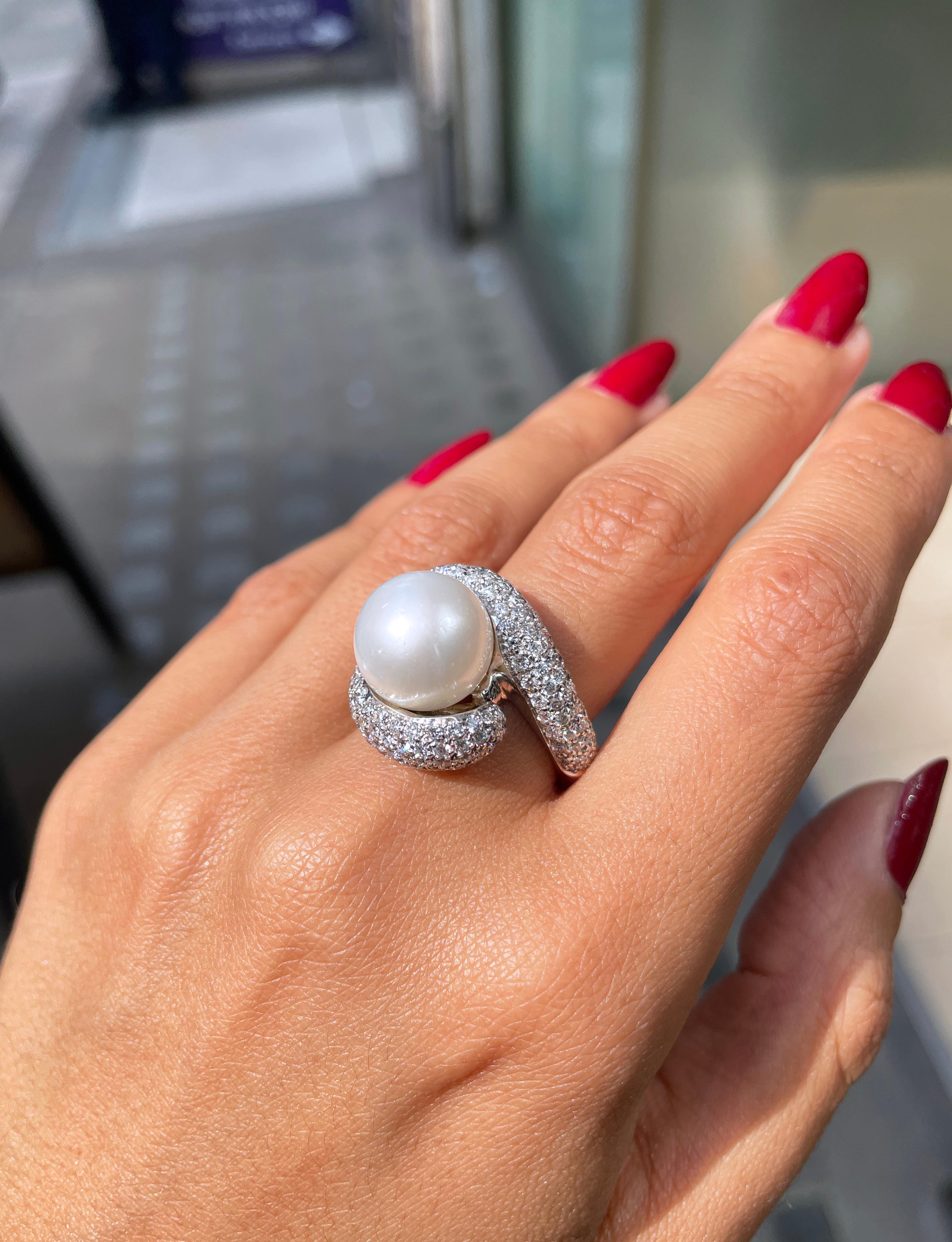 Women's or Men's South Sea Pearl and Diamond 18 Carat White Gold Crossover Cocktail Ring For Sale