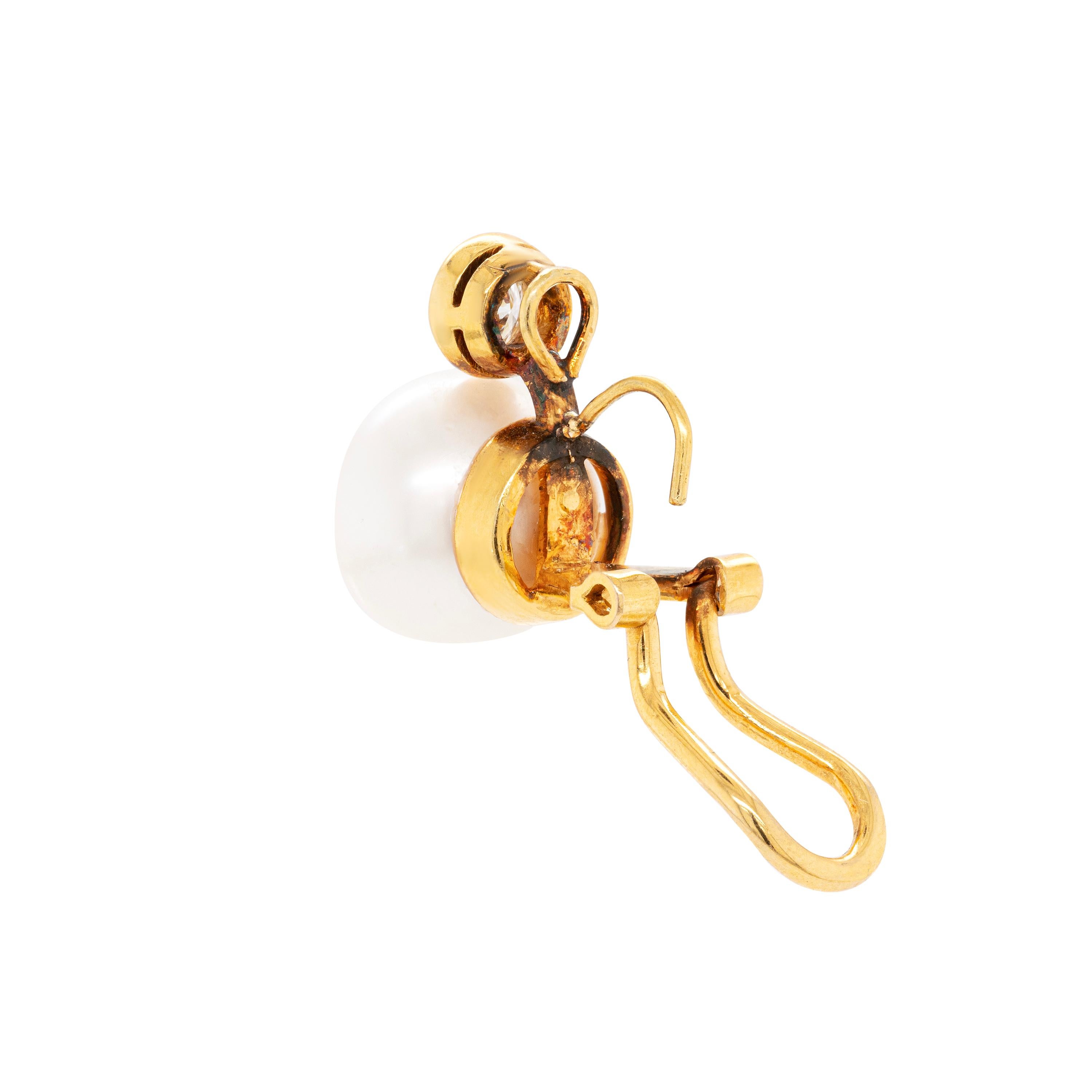 Südseeperle und Diamant-Ohrringe aus 18 Karat Gelbgold (Romantik) im Angebot