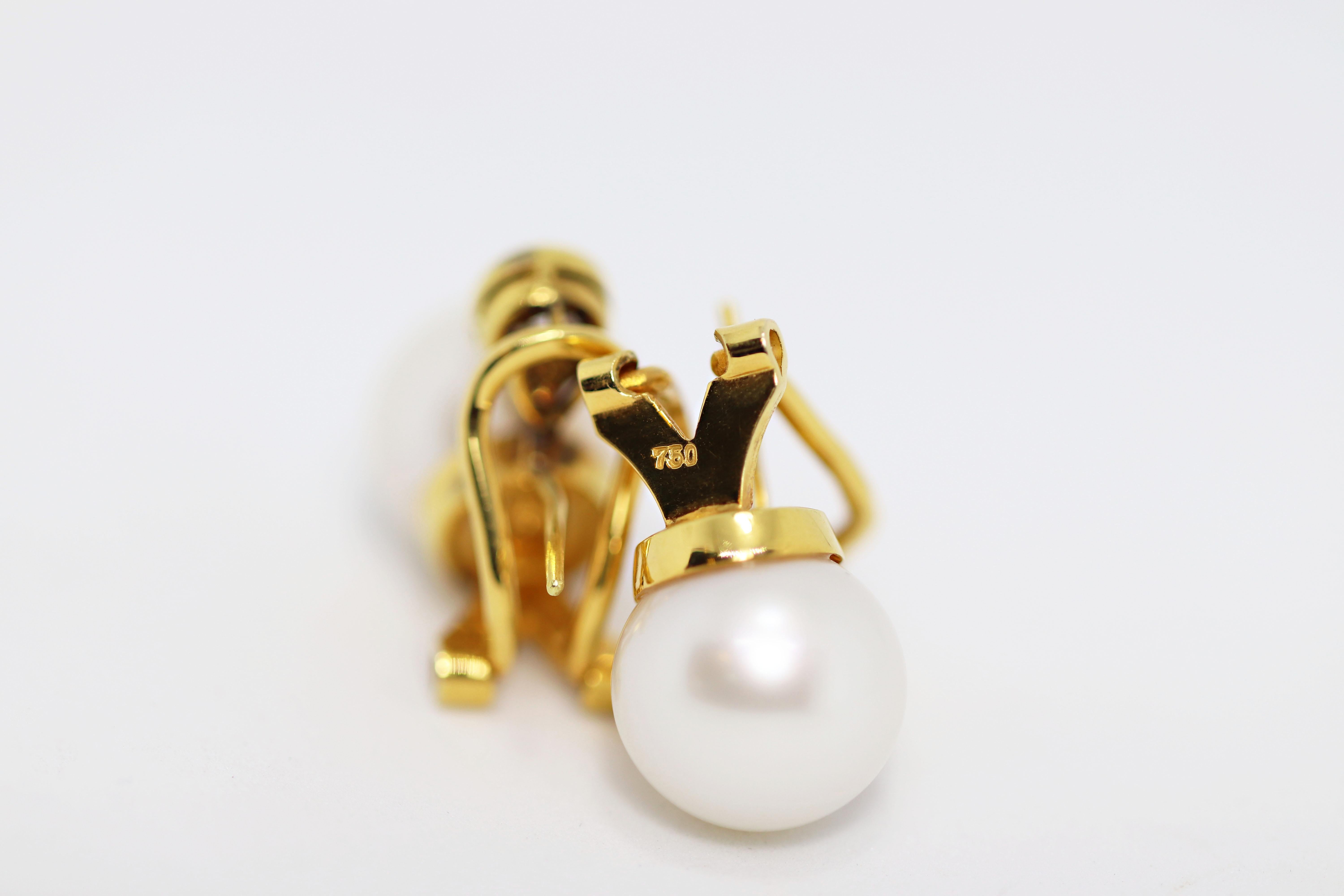 Round Cut South Sea Pearl and Diamond 18 Carat Yellow Gold Earrings For Sale