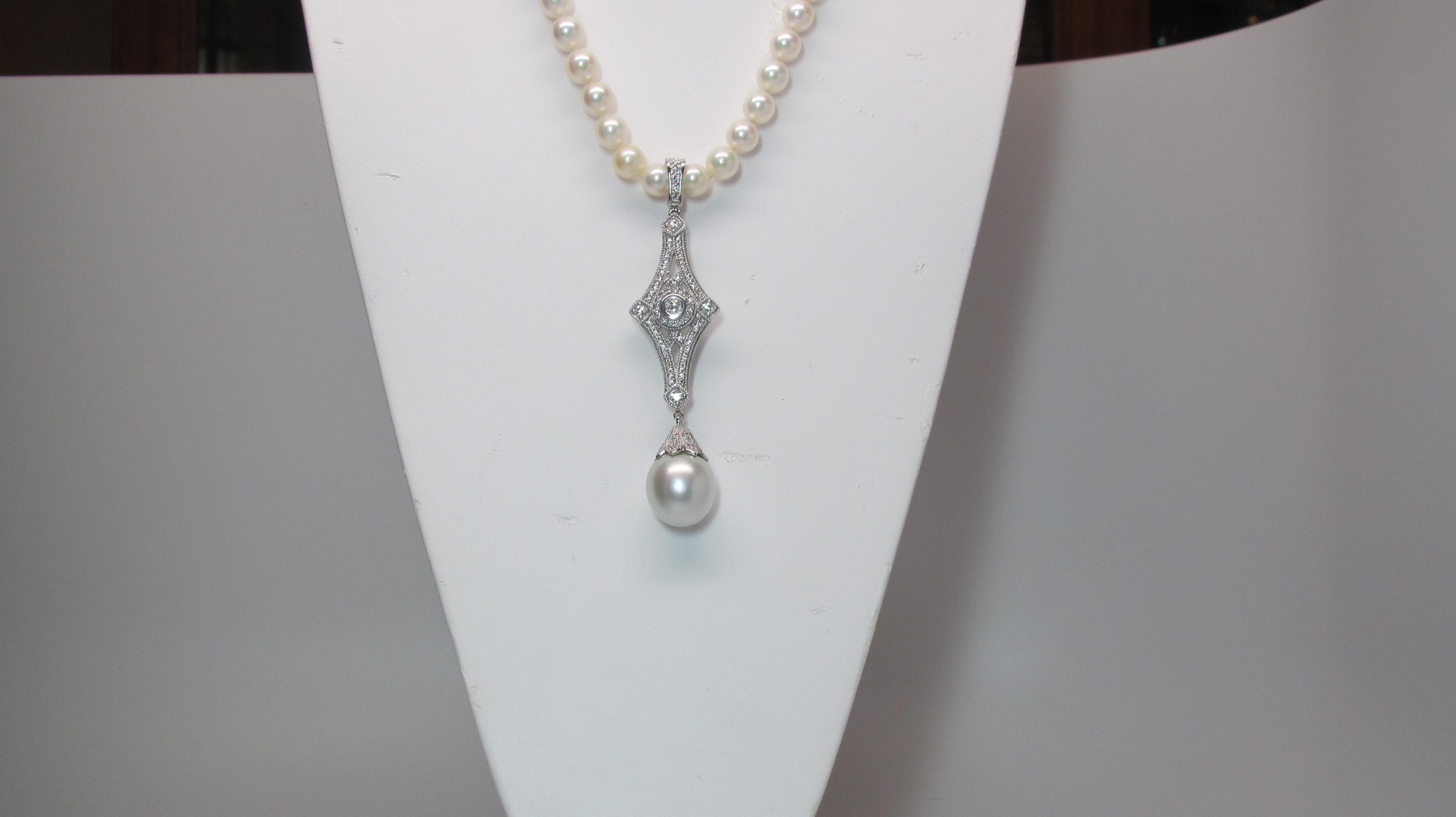 NOUVEAU Cœurs et flèches en perles des mers du Sud « Art déco »  ENHANCER en platine en vente 1