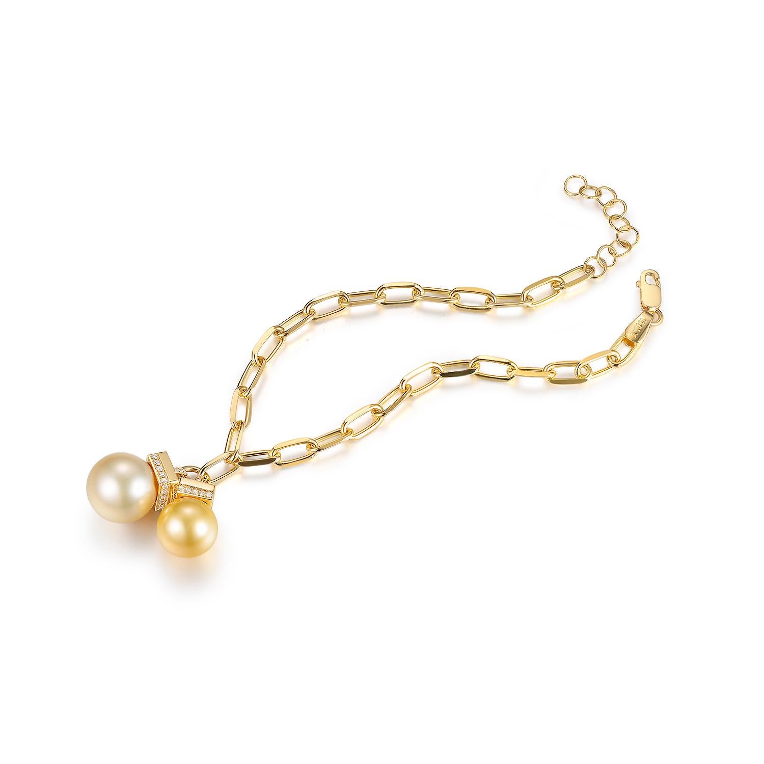 This bracelet is a timeless piece that exudes sophistication, crafted from the finest 18K yellow gold. It features two lustrous South Sea pearls, one measuring 9.5mm and the other 11.15mm, both renowned for their impressive size, smoothness, and the