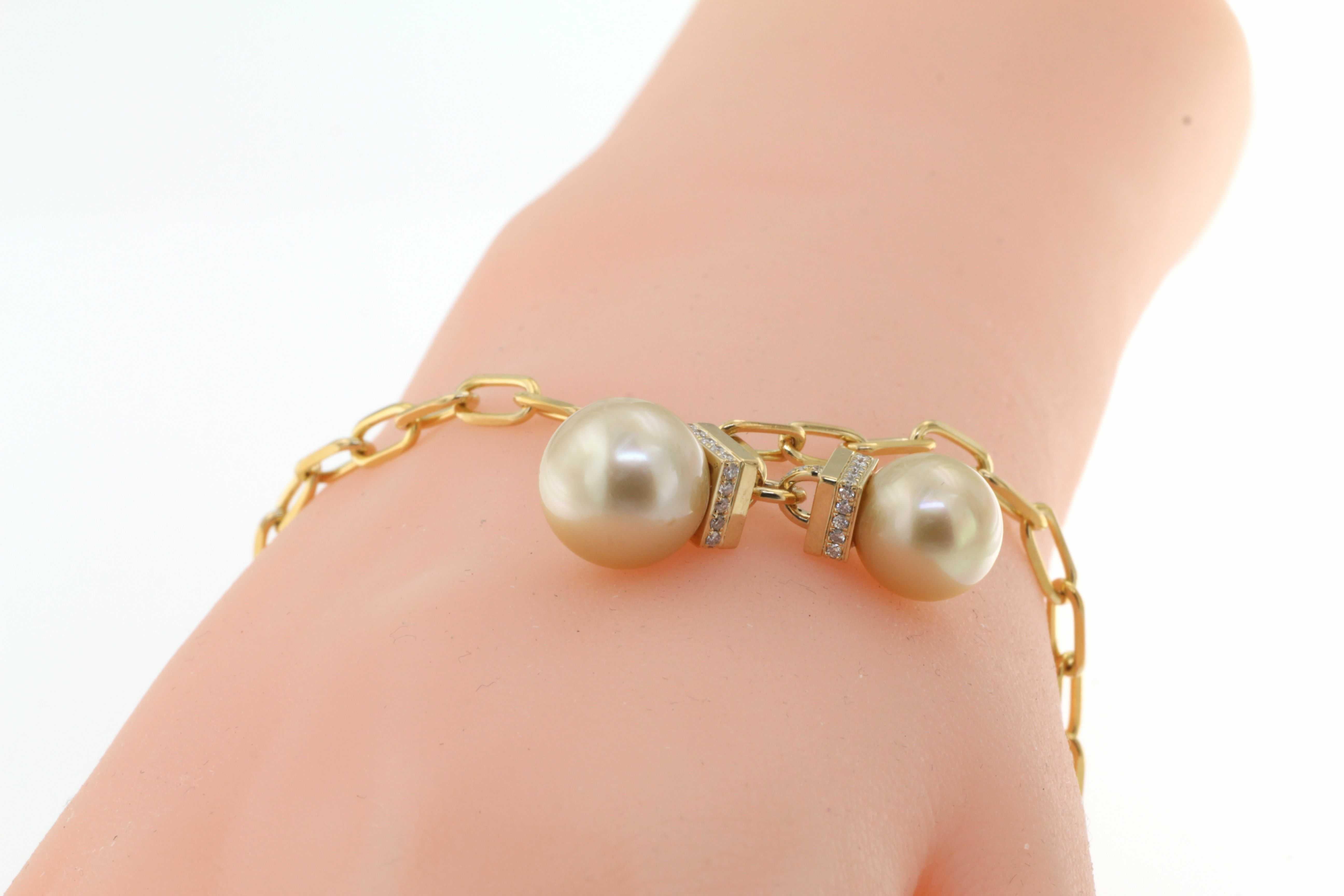 Contemporary South Sea Pearl and Diamond Bracelet in 18K Yellow Gold