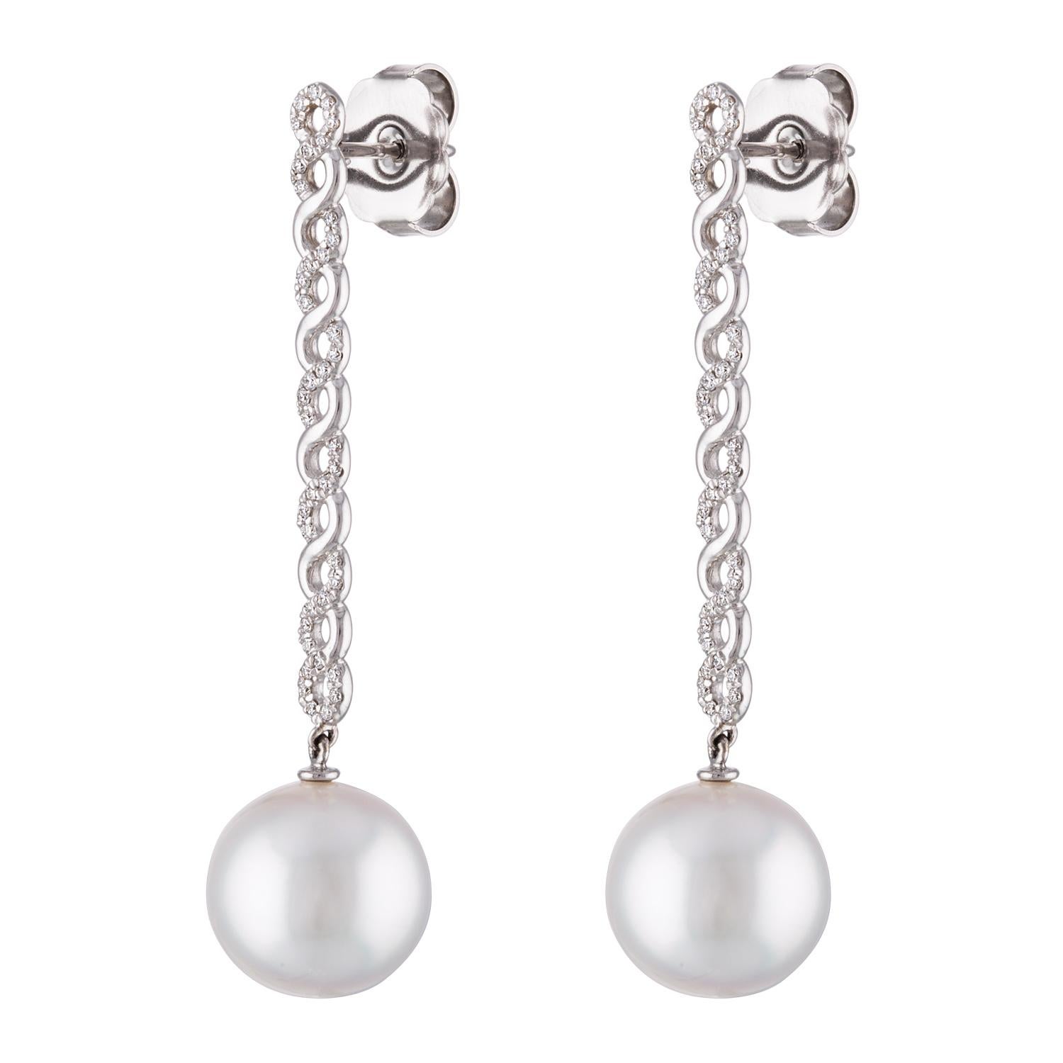 These earrings feature fine quality South Sea white round cultured pearls measuring 12.6mm. The pearls are dangling from 14 karat white gold and diamonds. The earrings have a total of 0.32 carats of diamonds.
This statement piece is great for a