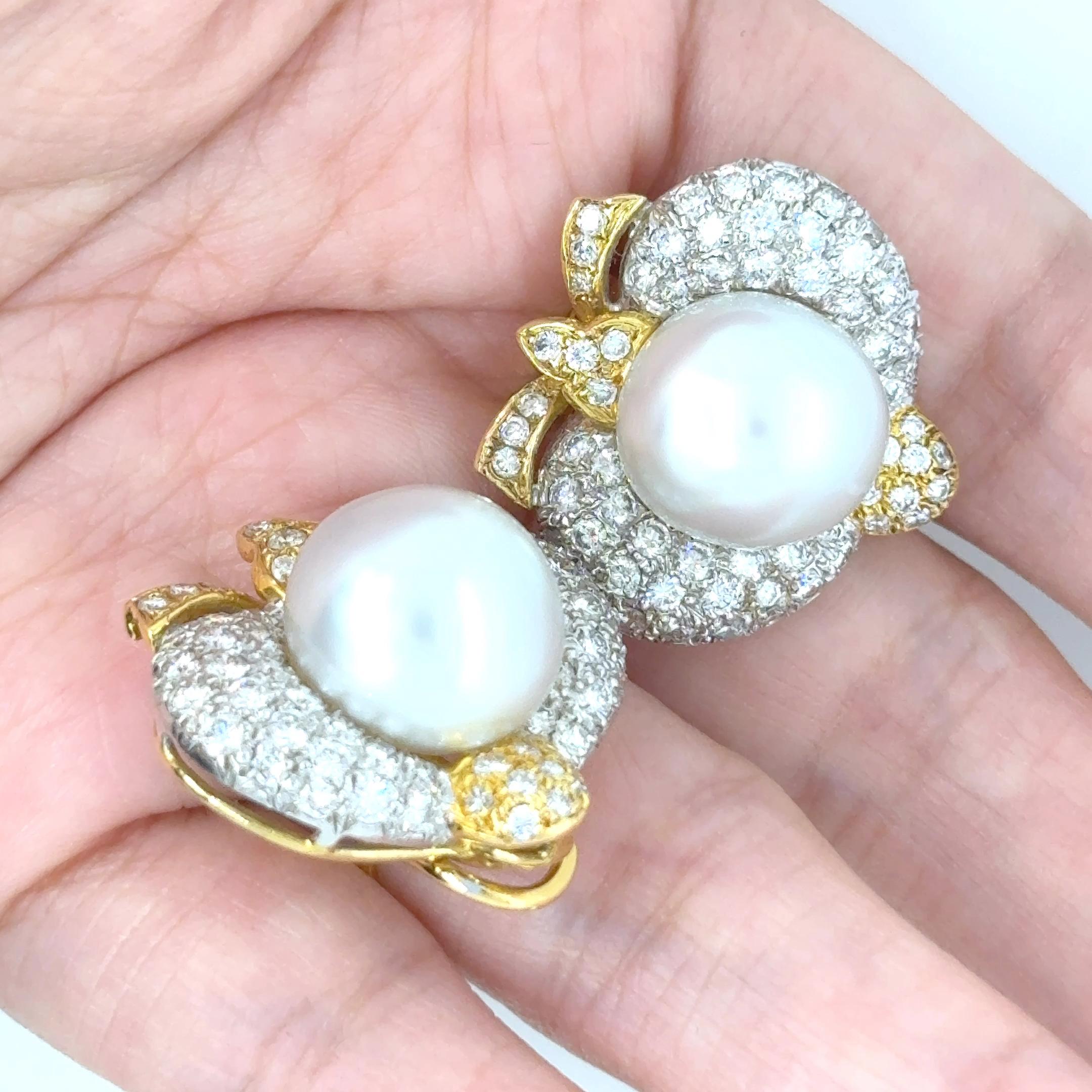 Clip per orecchie con perle dei mari del sud e diamanti in vendita 1