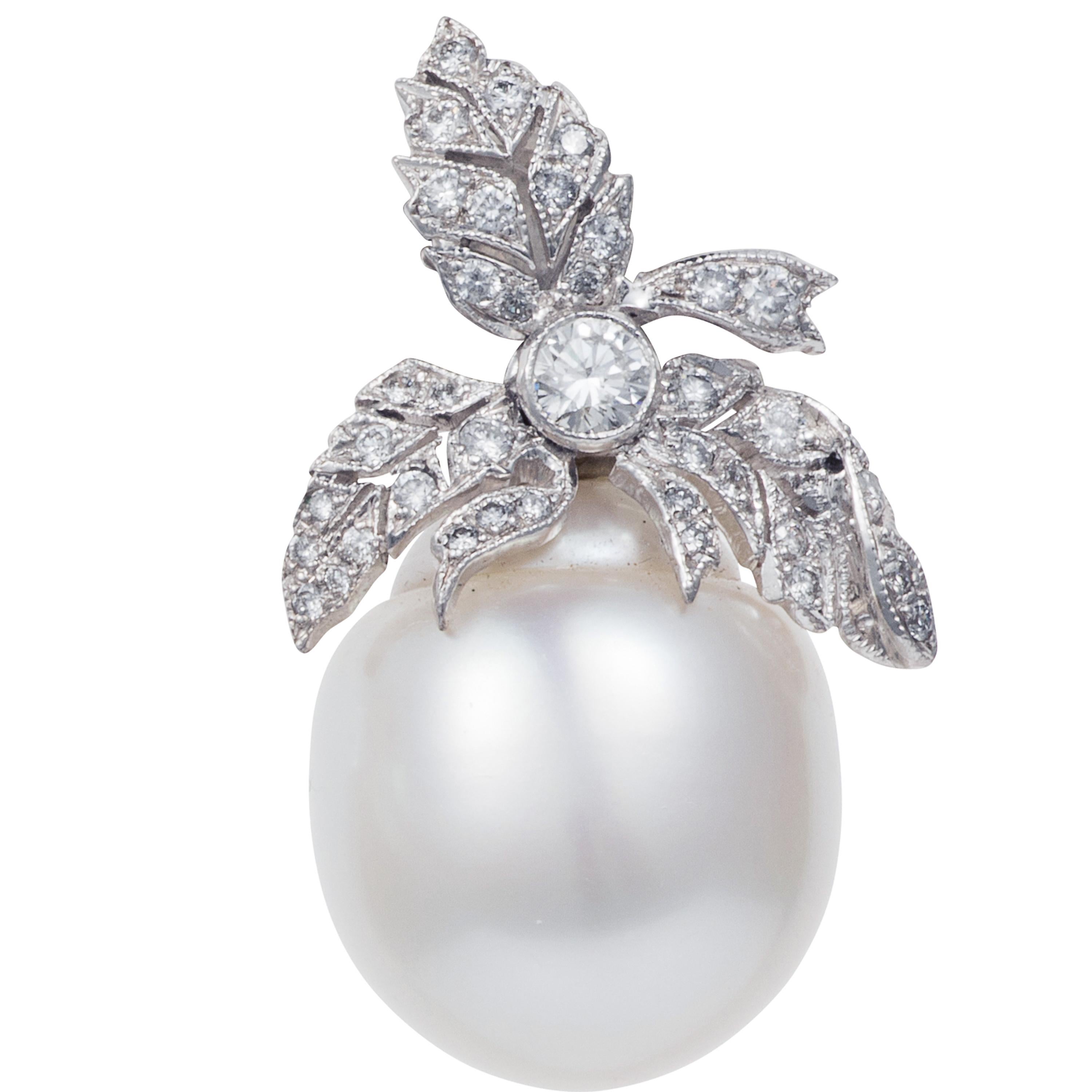 Manpriya B South Sea Pearl and Diamond 18K White Gold Leaf Drop Earrings (Moderne) im Angebot