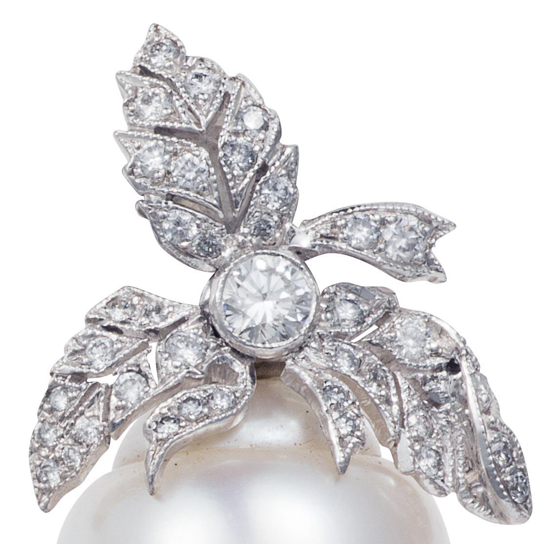 Manpriya B South Sea Pearl and Diamond 18K White Gold Leaf Drop Earrings (Radiantschliff) im Angebot