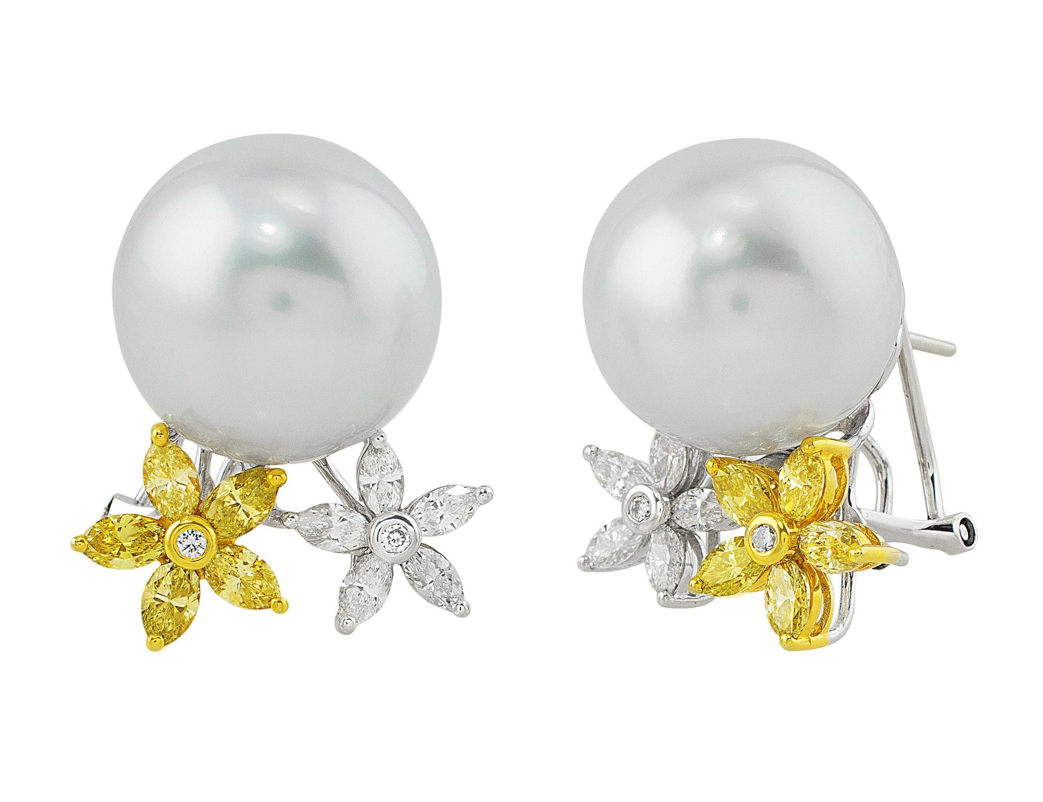 South Sea Pearl and Diamond Earrings In Excellent Condition For Sale In La Jolla, CA