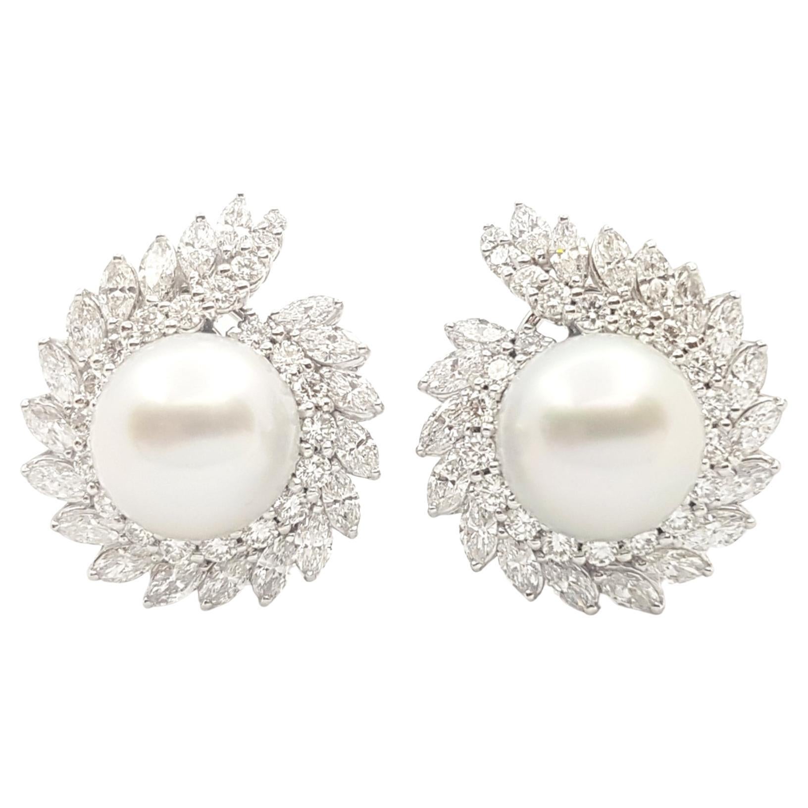 Boucles d'oreilles en or blanc 18 carats avec perles des mers du Sud et diamants en vente