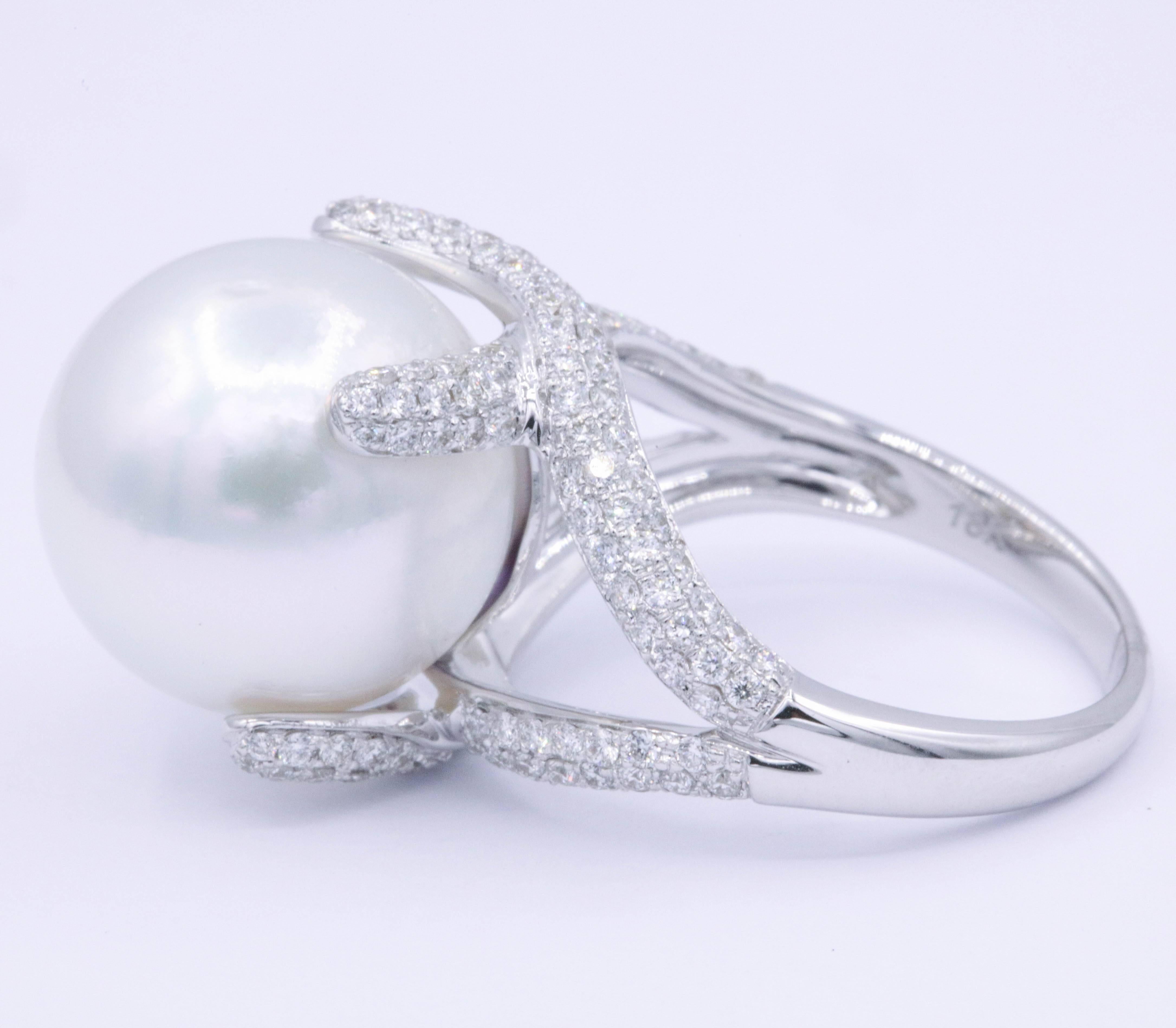 13-14 mm South Sea Pearl
Diamonds: 0.90 Carats 
5.50 g.