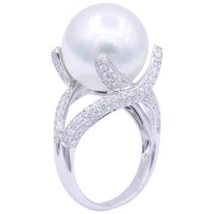 Bague élégante en perles des mers du Sud et diamants
